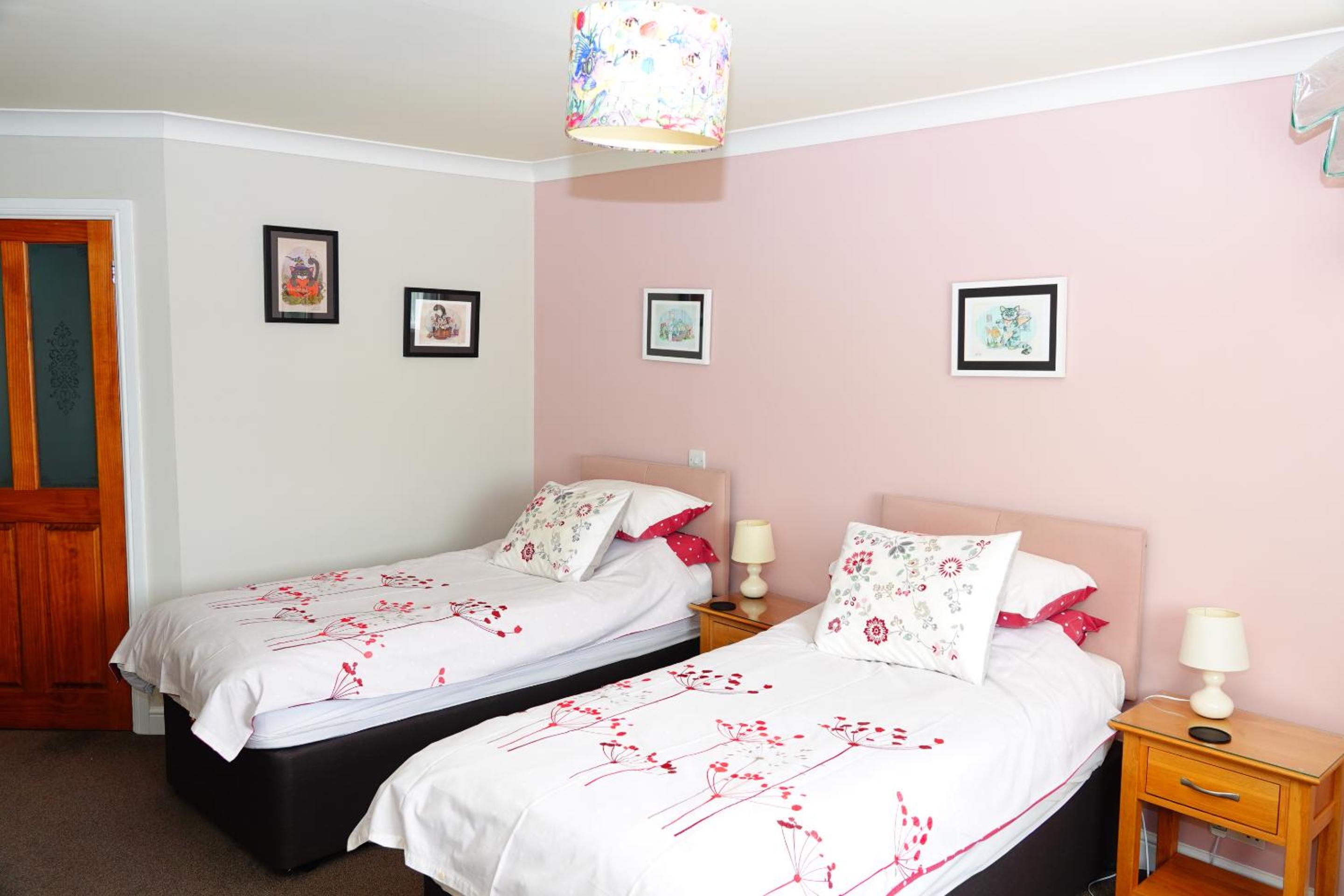 Twin Room with Private Bathroom photo 1