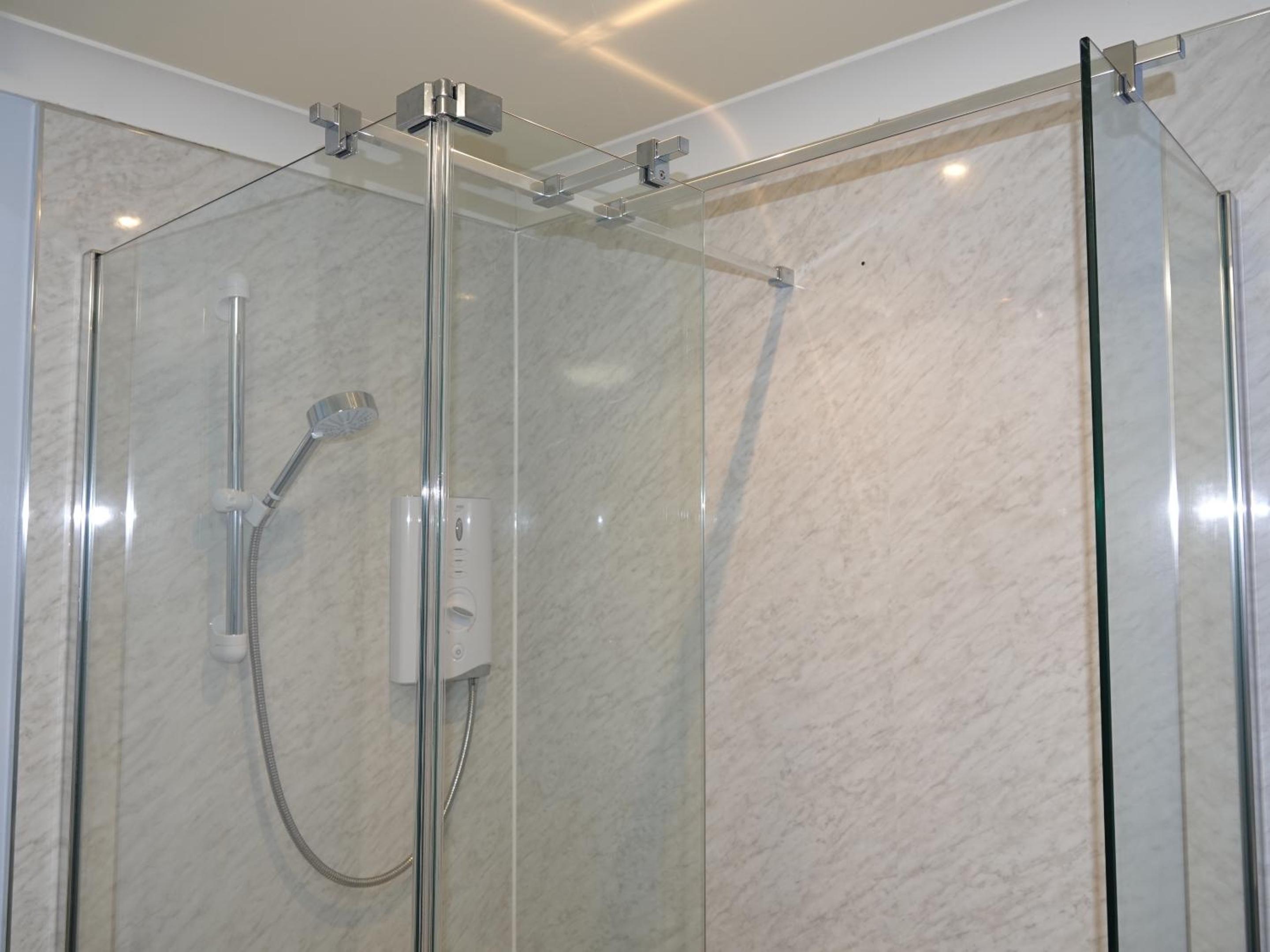Twin Room with Private Bathroom photo 2