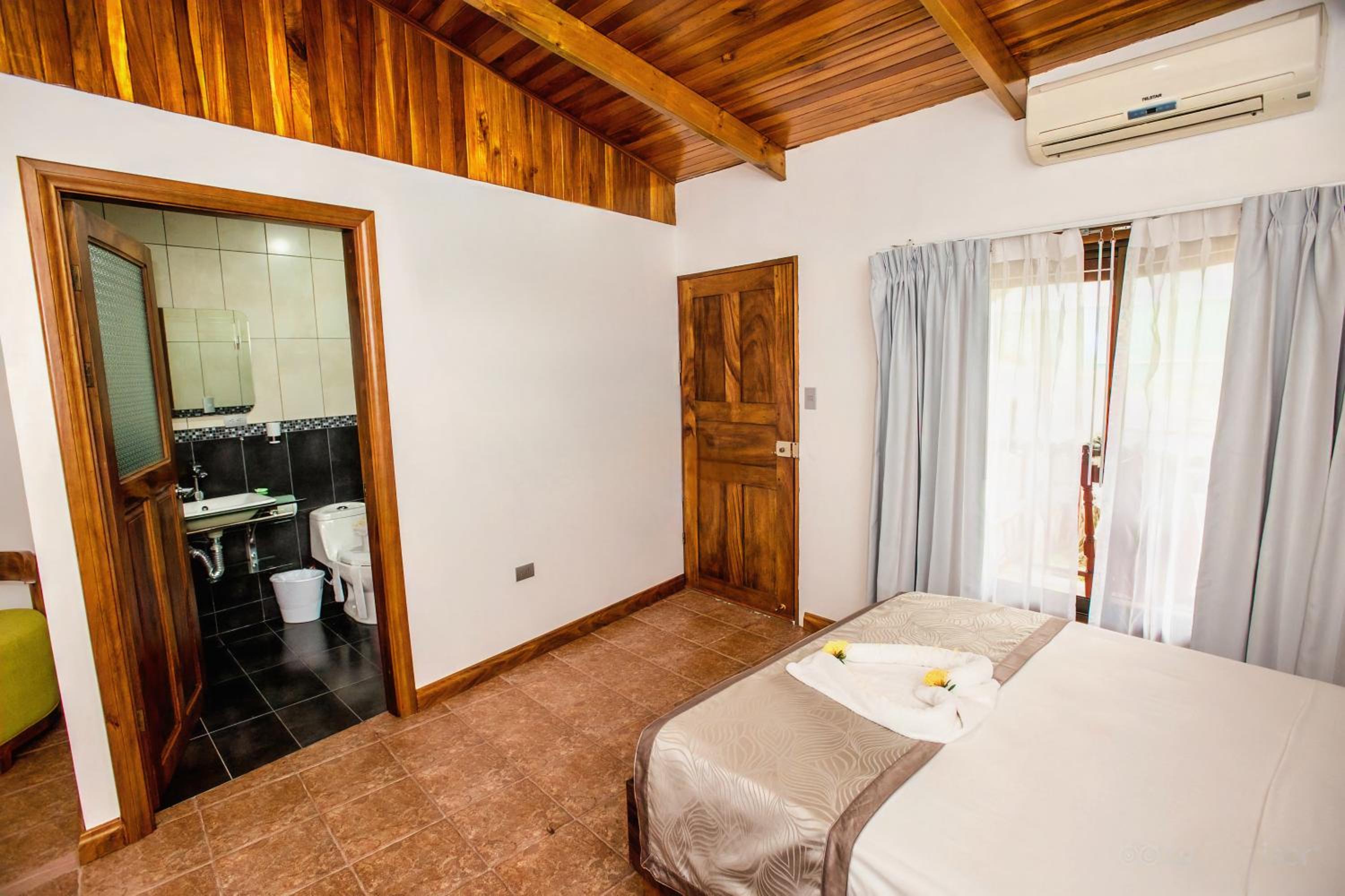 Deluxe Double Room with Two Double Beds - Photo 2