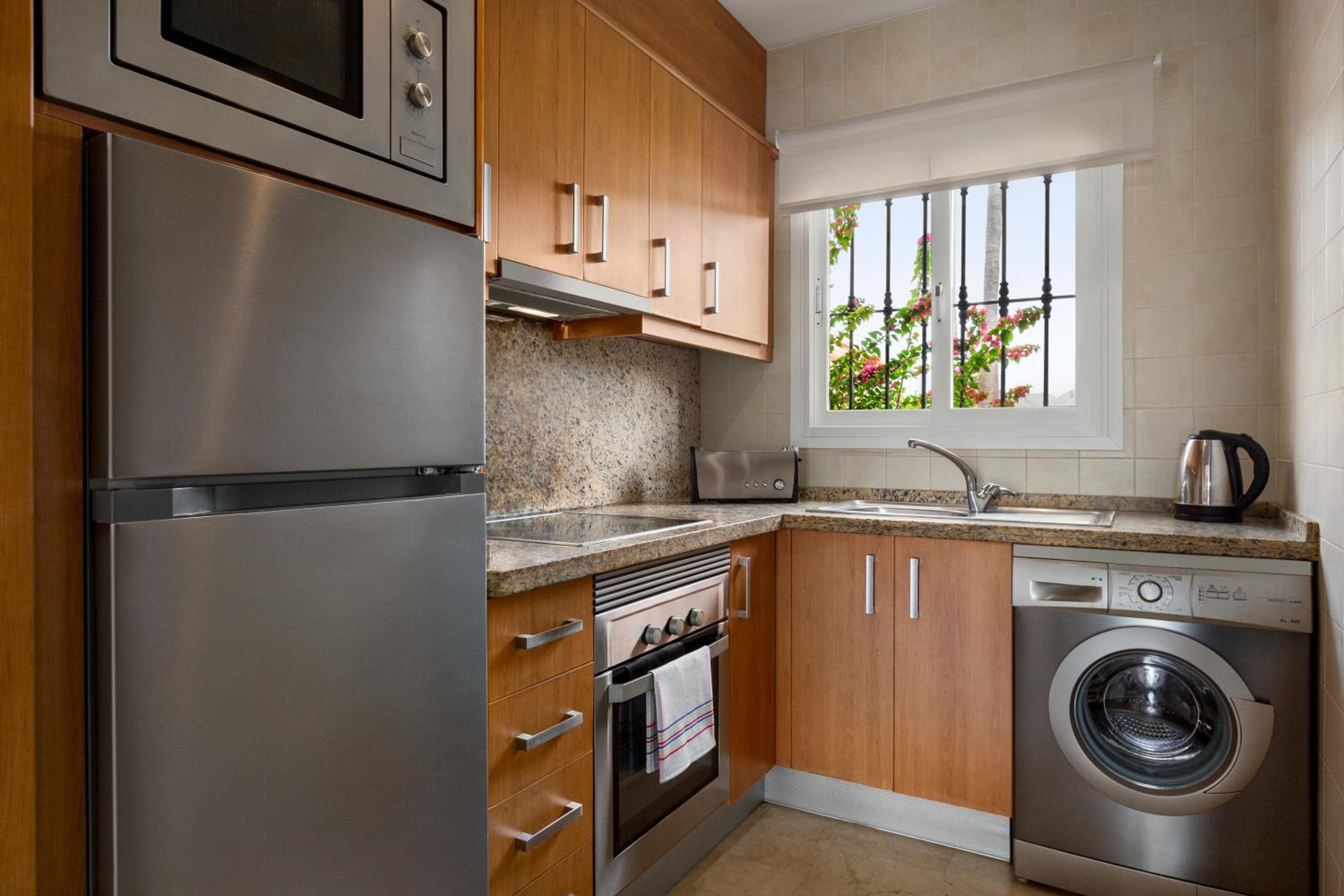 Premium Two Bedroom Apartment with Sea View - Photo 11
