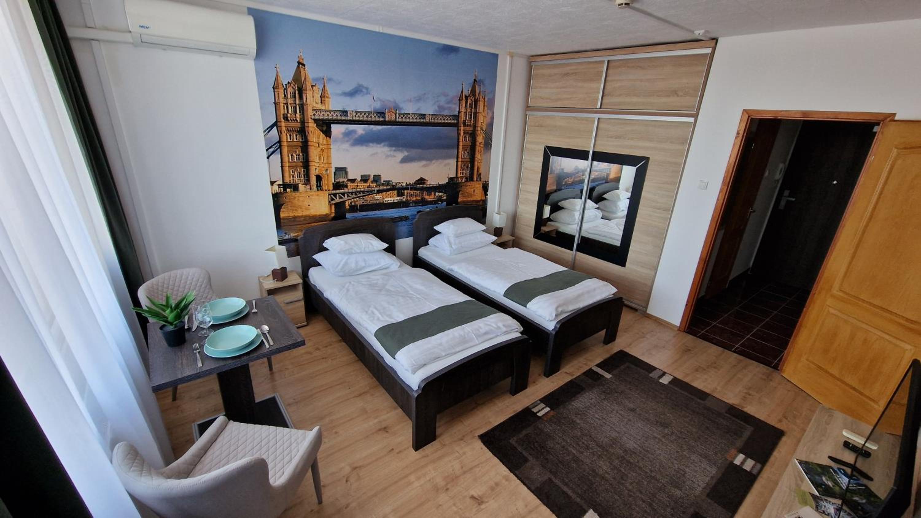 Studio Apartment With Balcony photo 2