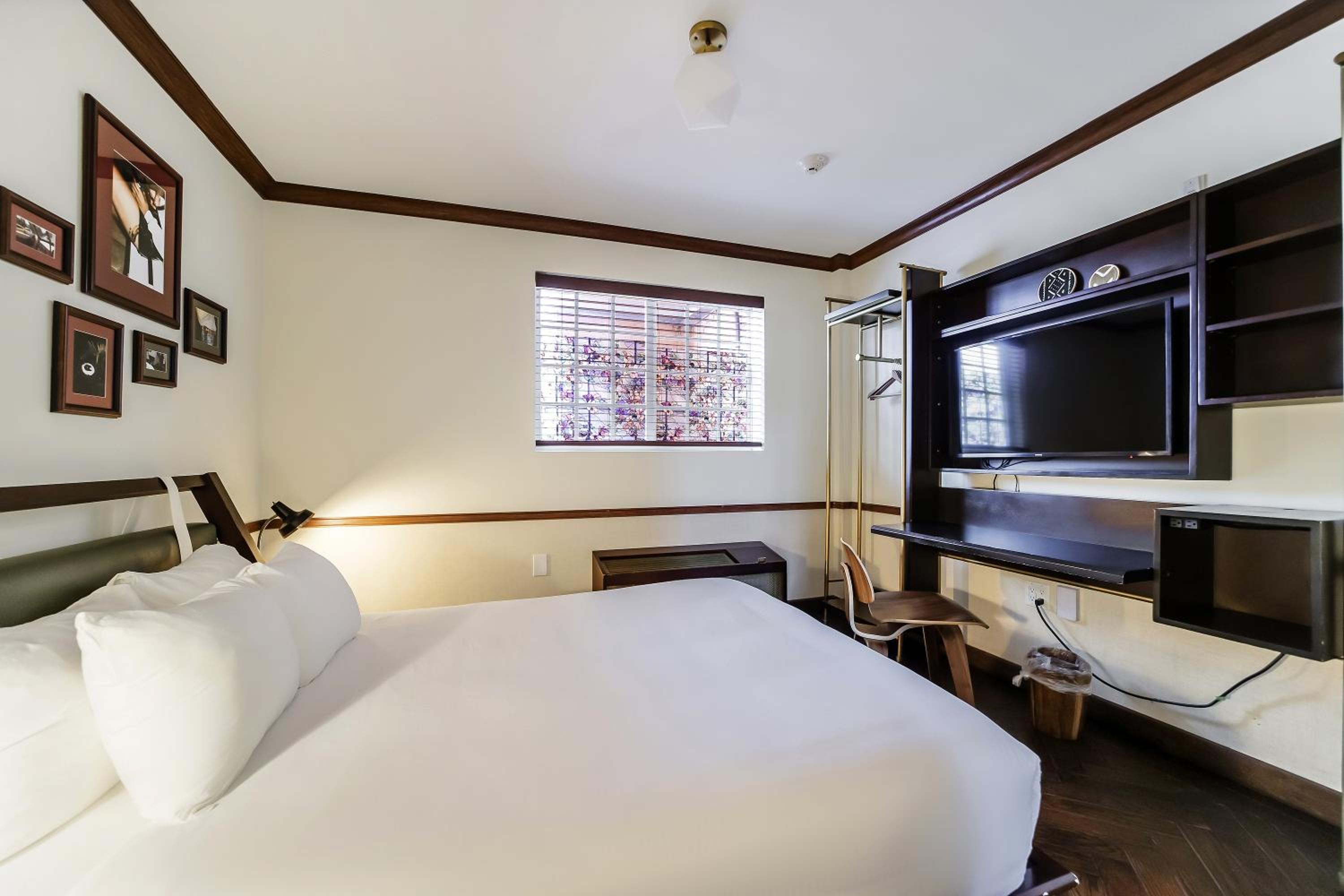 Standard Queen Room (Self Check-in) photo 2