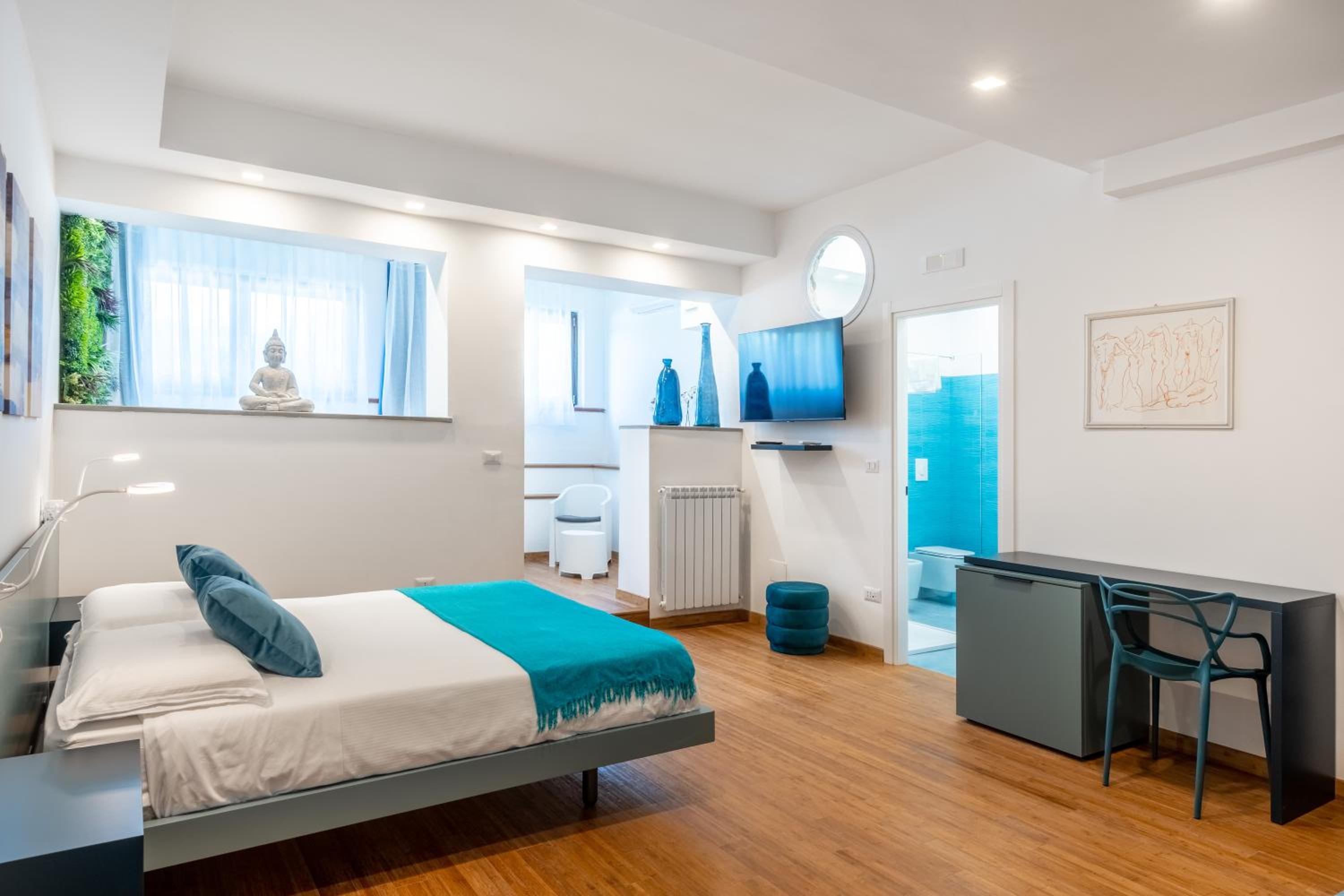 Suite with Hot Tub