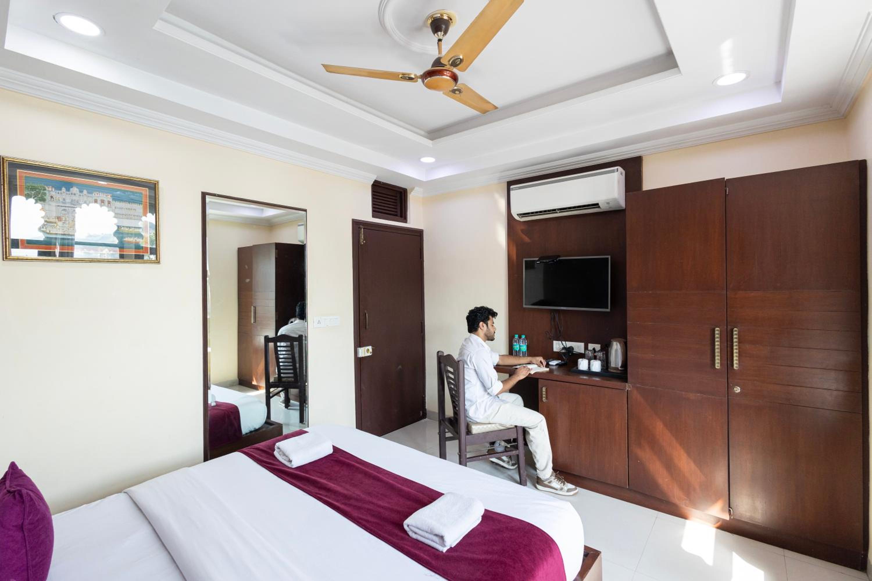 Deluxe Double or Twin Room with Lake View - Photo 20