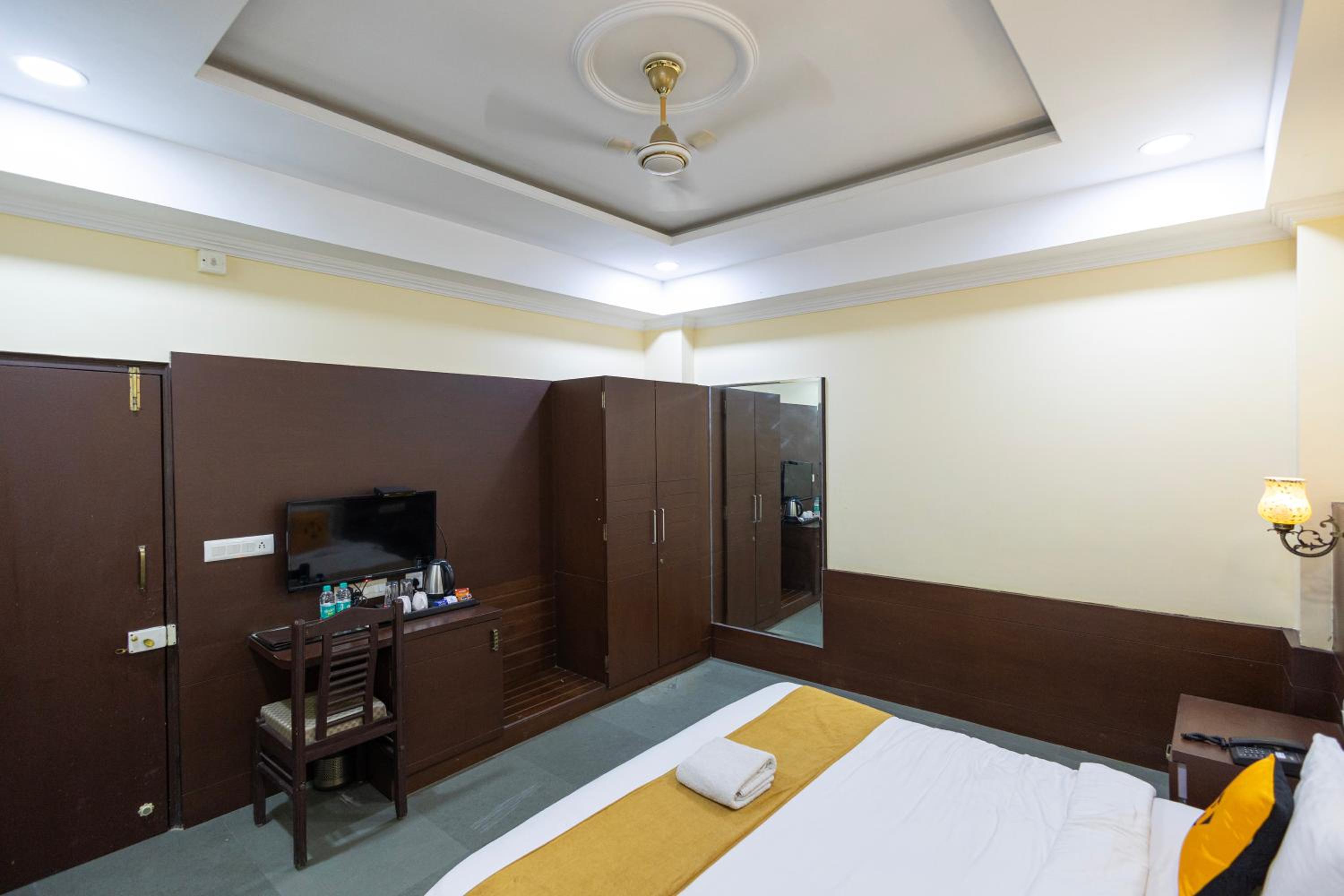 Standard Double or Twin Room - Photo 5