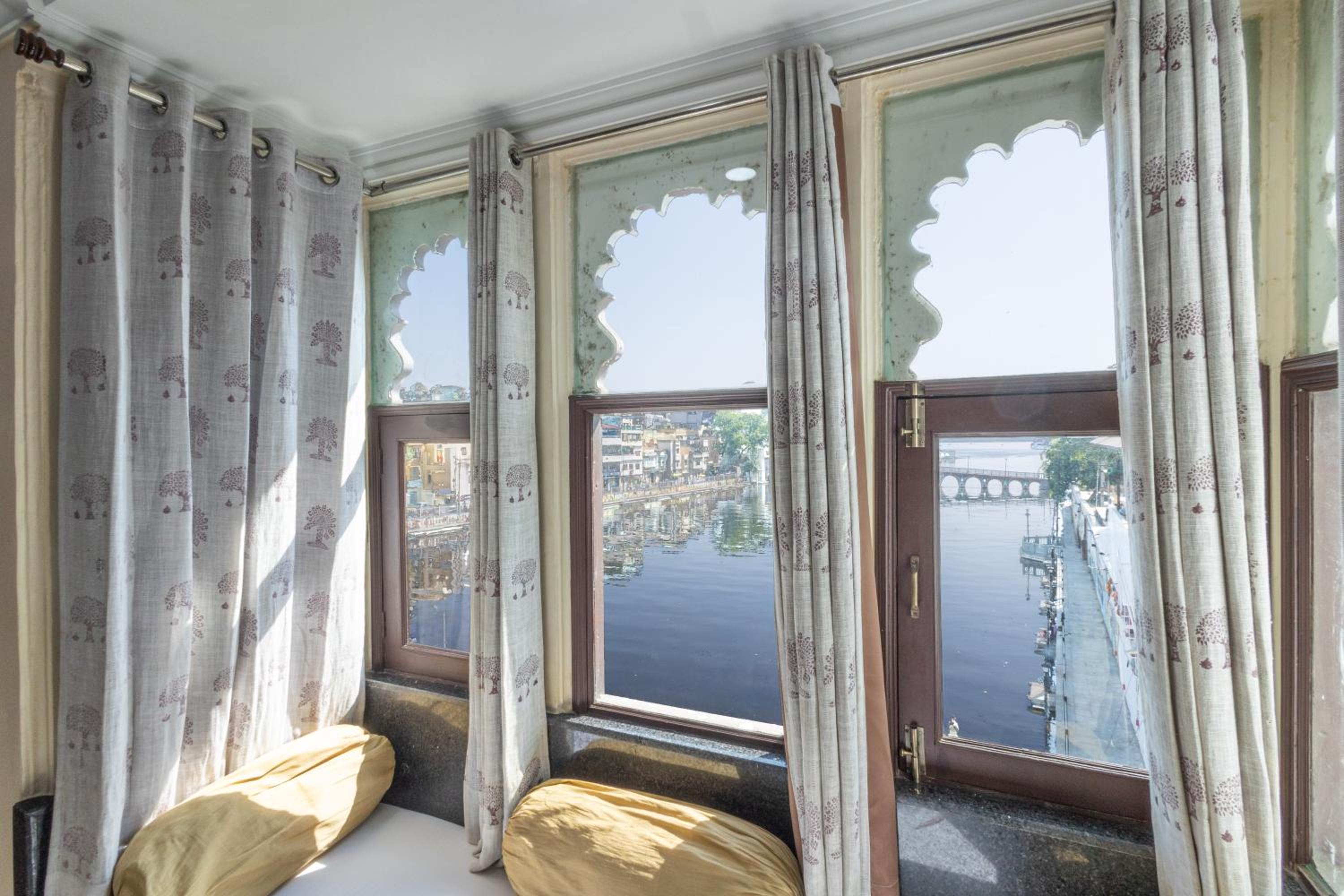 Deluxe Double or Twin Room with Lake View - Photo 24