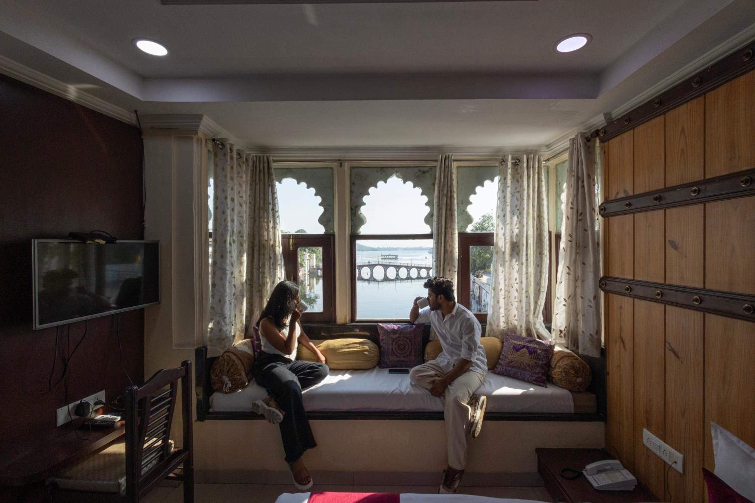 Suite with Lake View - Photo 3