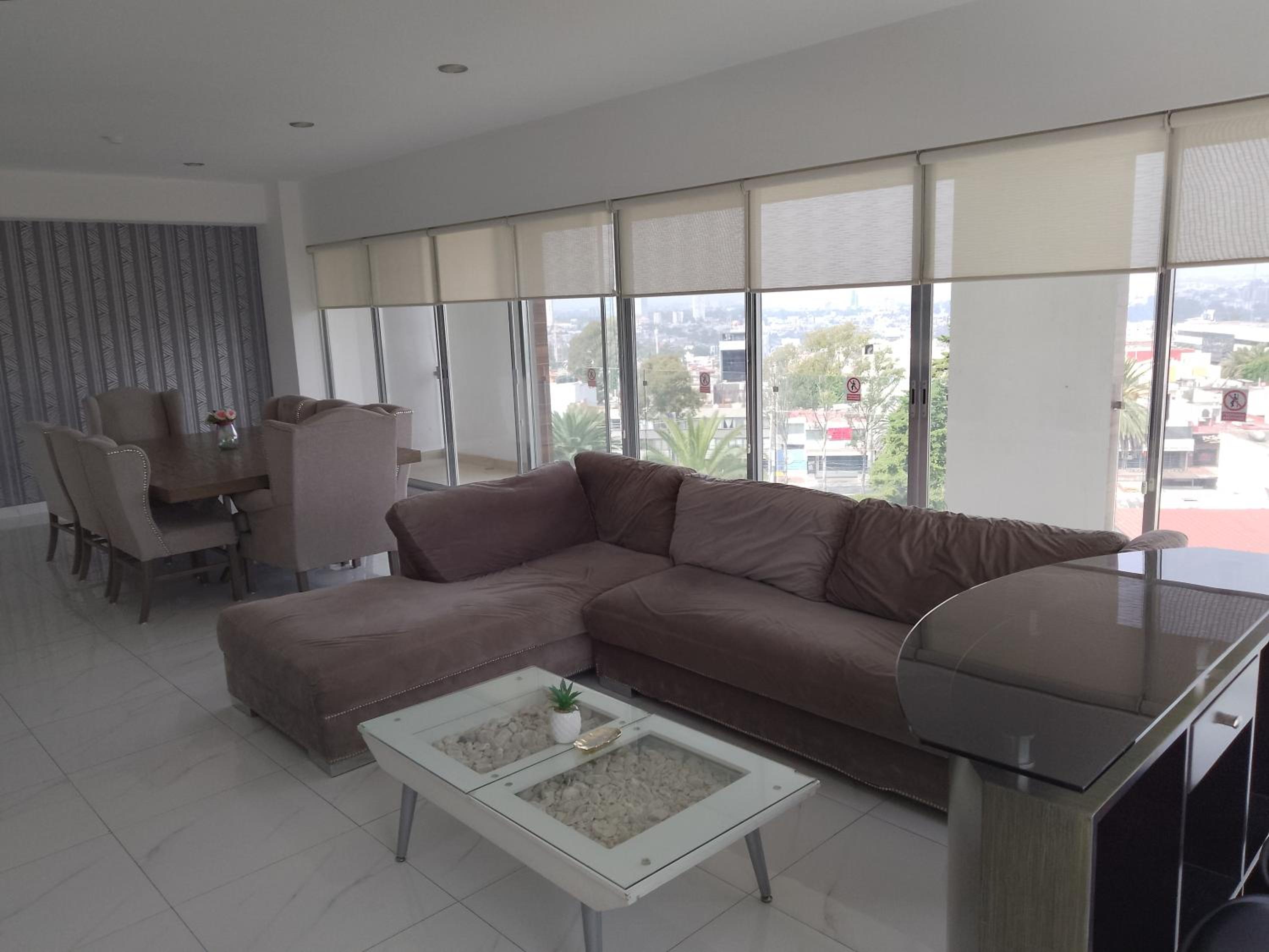 Three-Bedroom Apartment with View photo 3