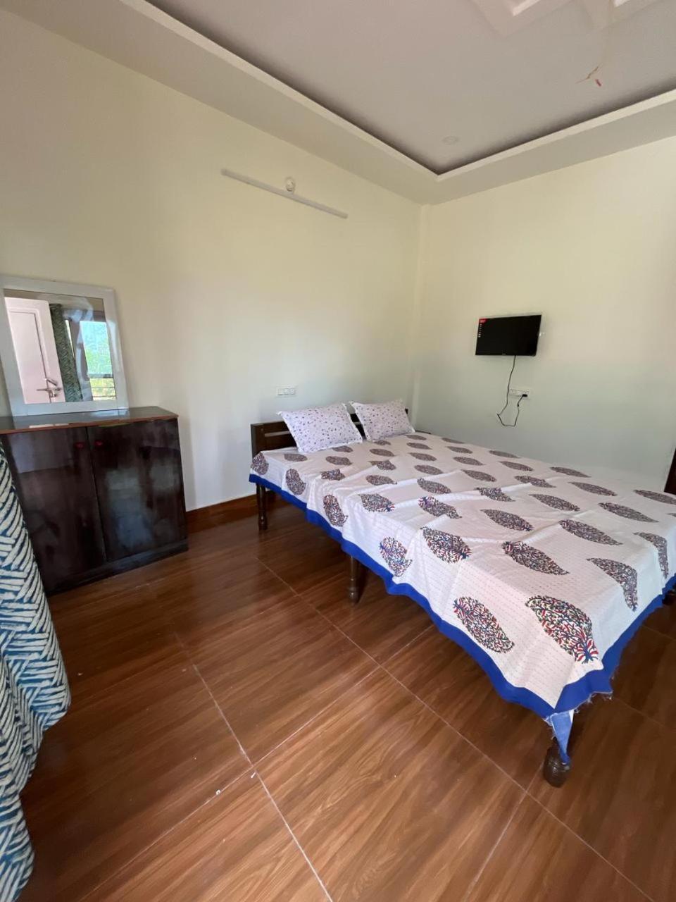 Queen Room with Balcony photo 1