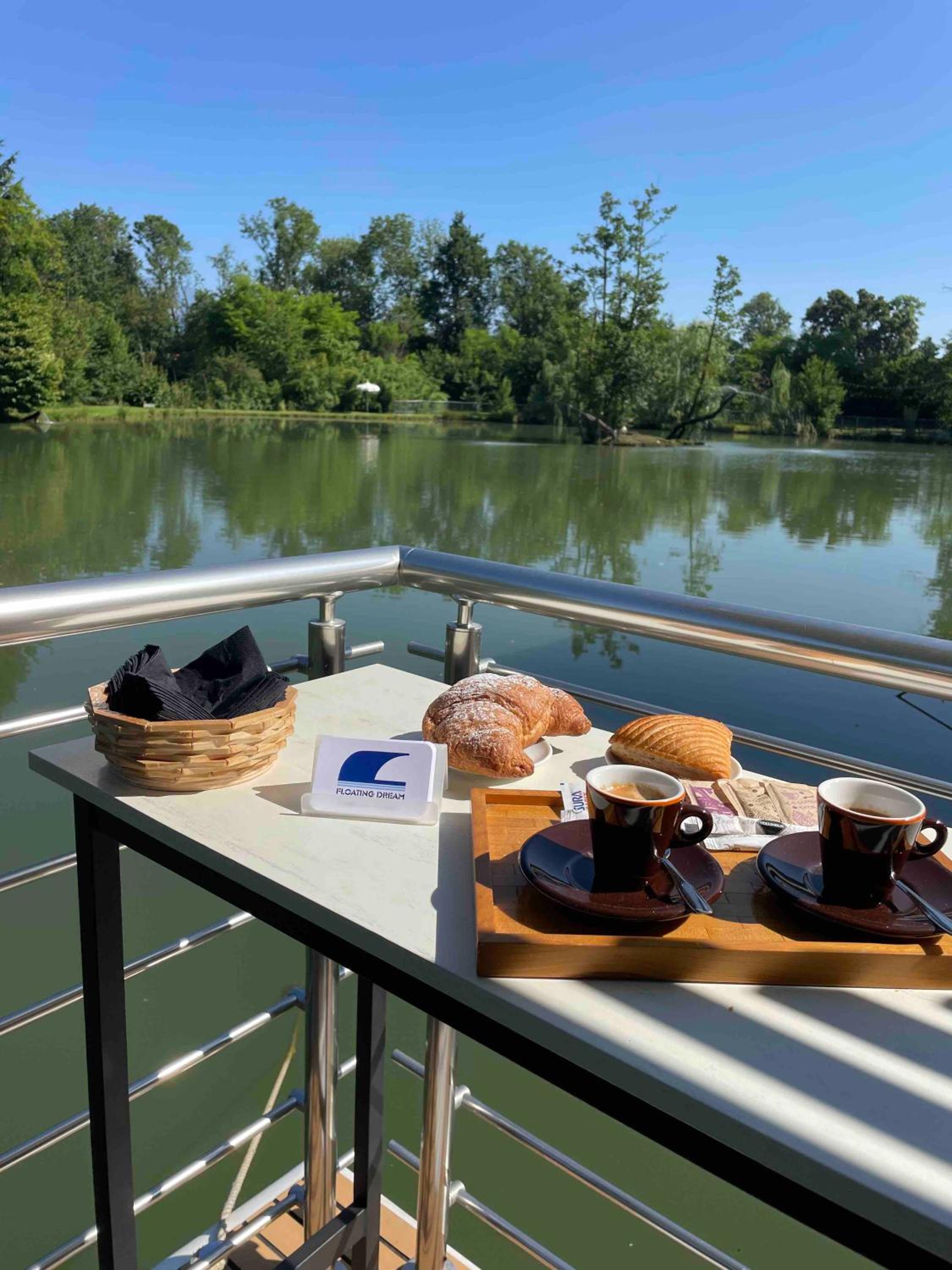 Suite with Lake View photo 2