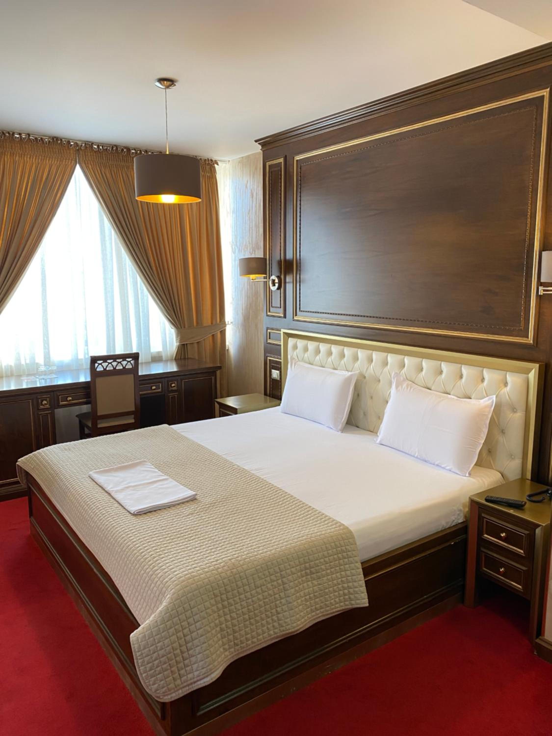 Deluxe Family Room