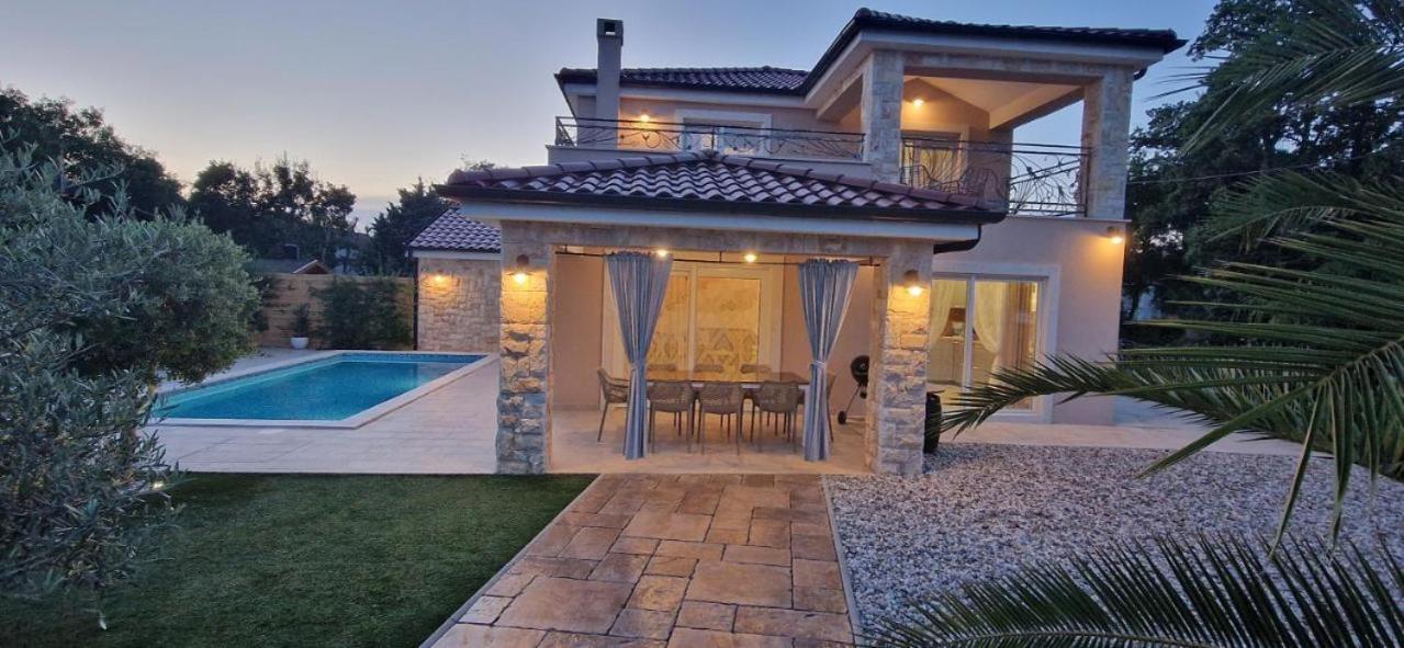 Villa photo 3