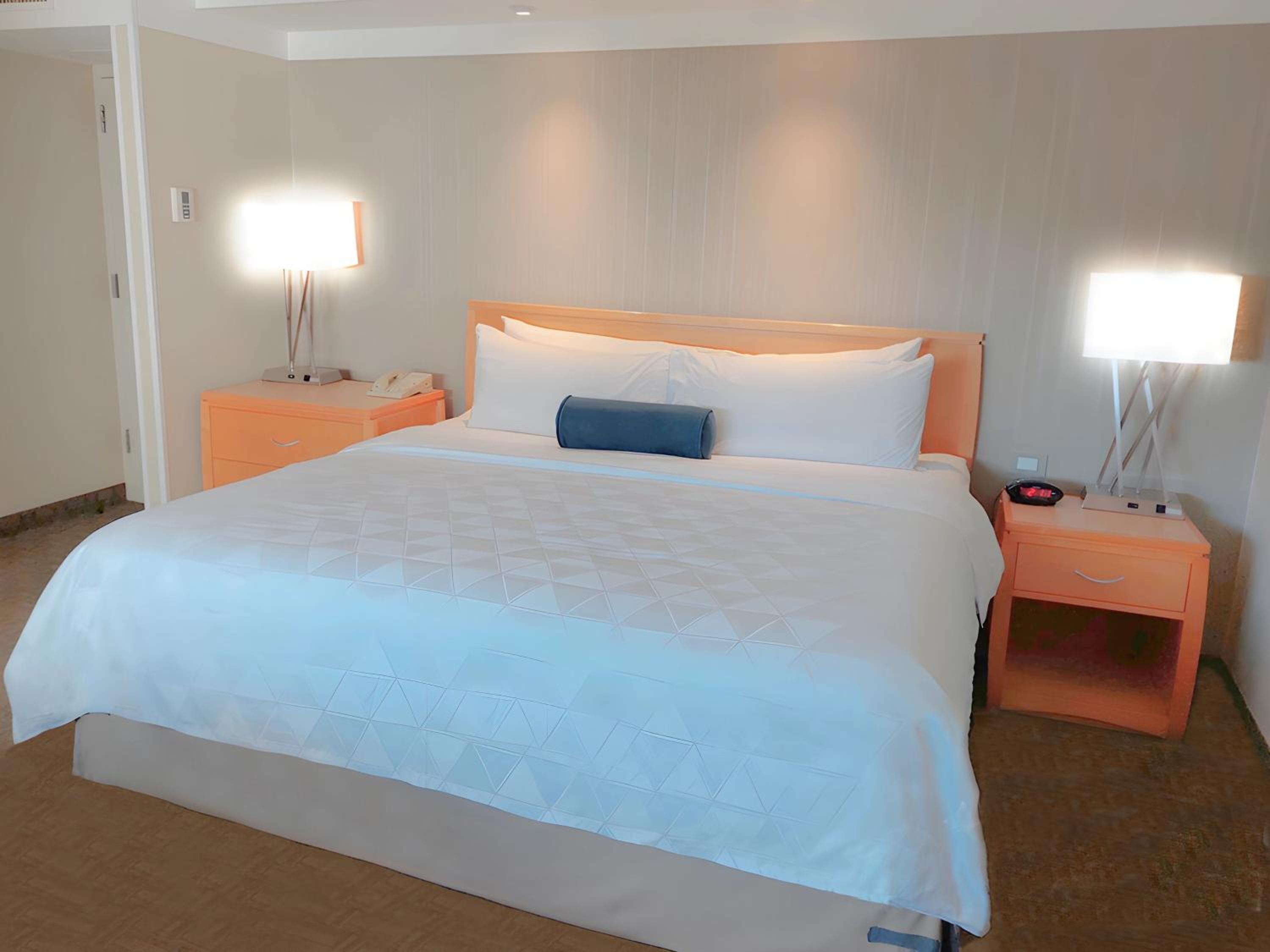 Standard King Room with Pool View