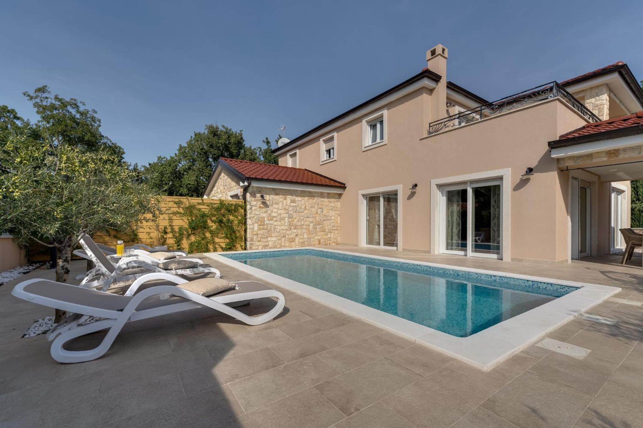 Villa photo 2