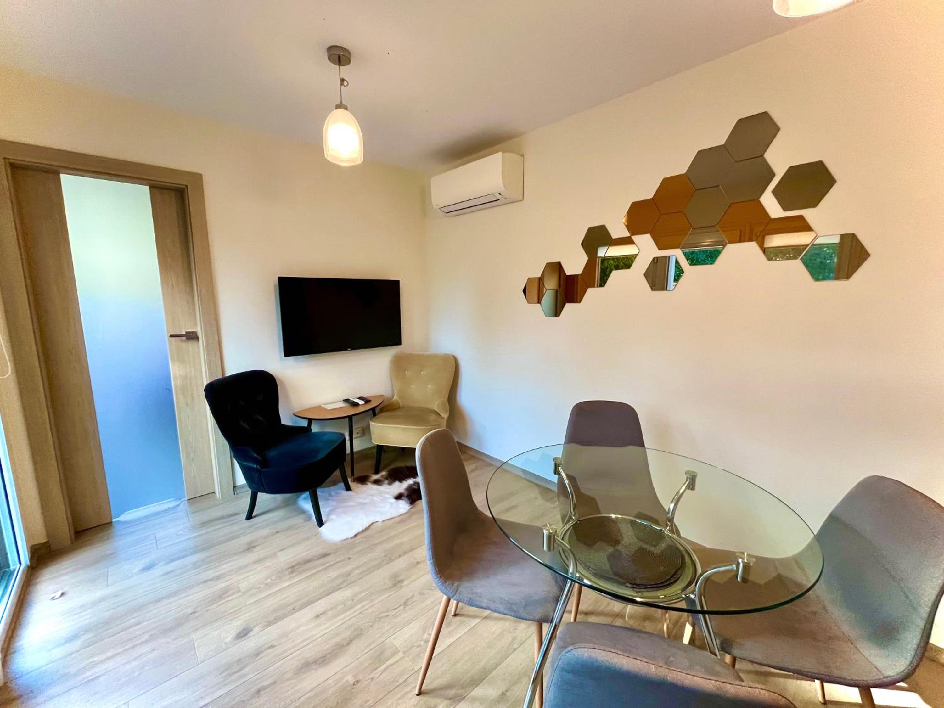 Two-Bedroom House - Photo 20