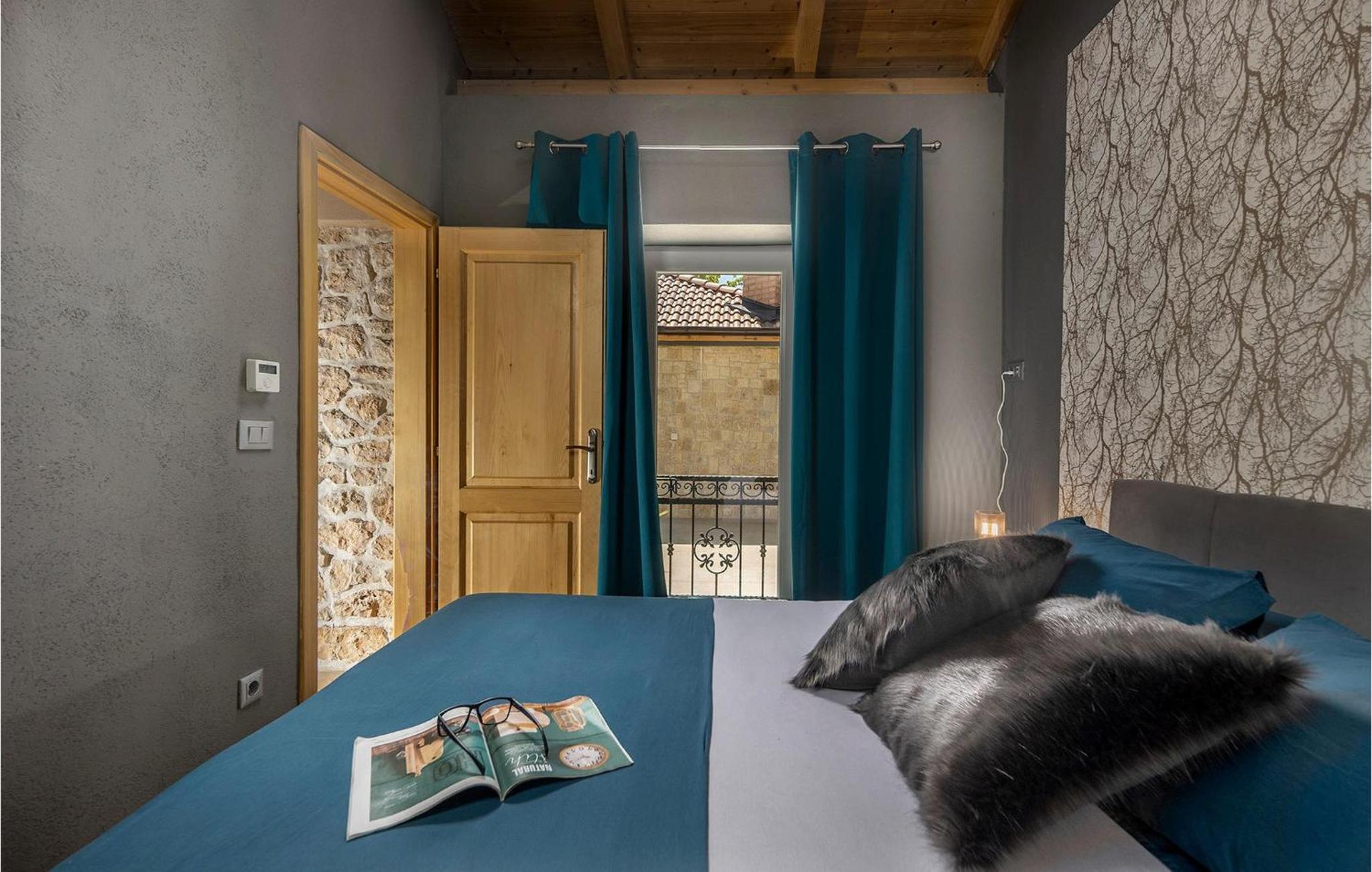 Three-Bedroom Vacation Home  photo 1