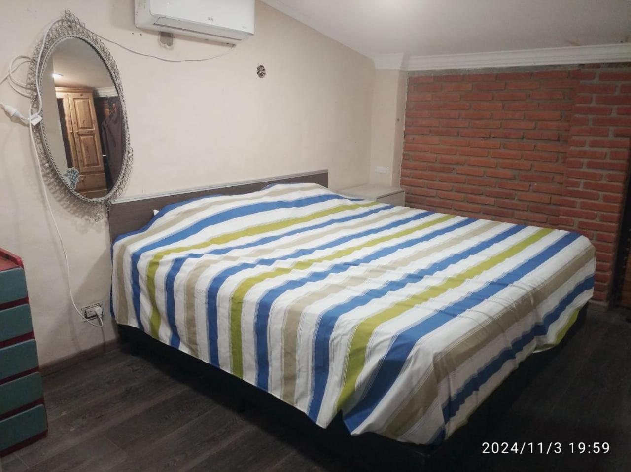 One-Bedroom House photo 1