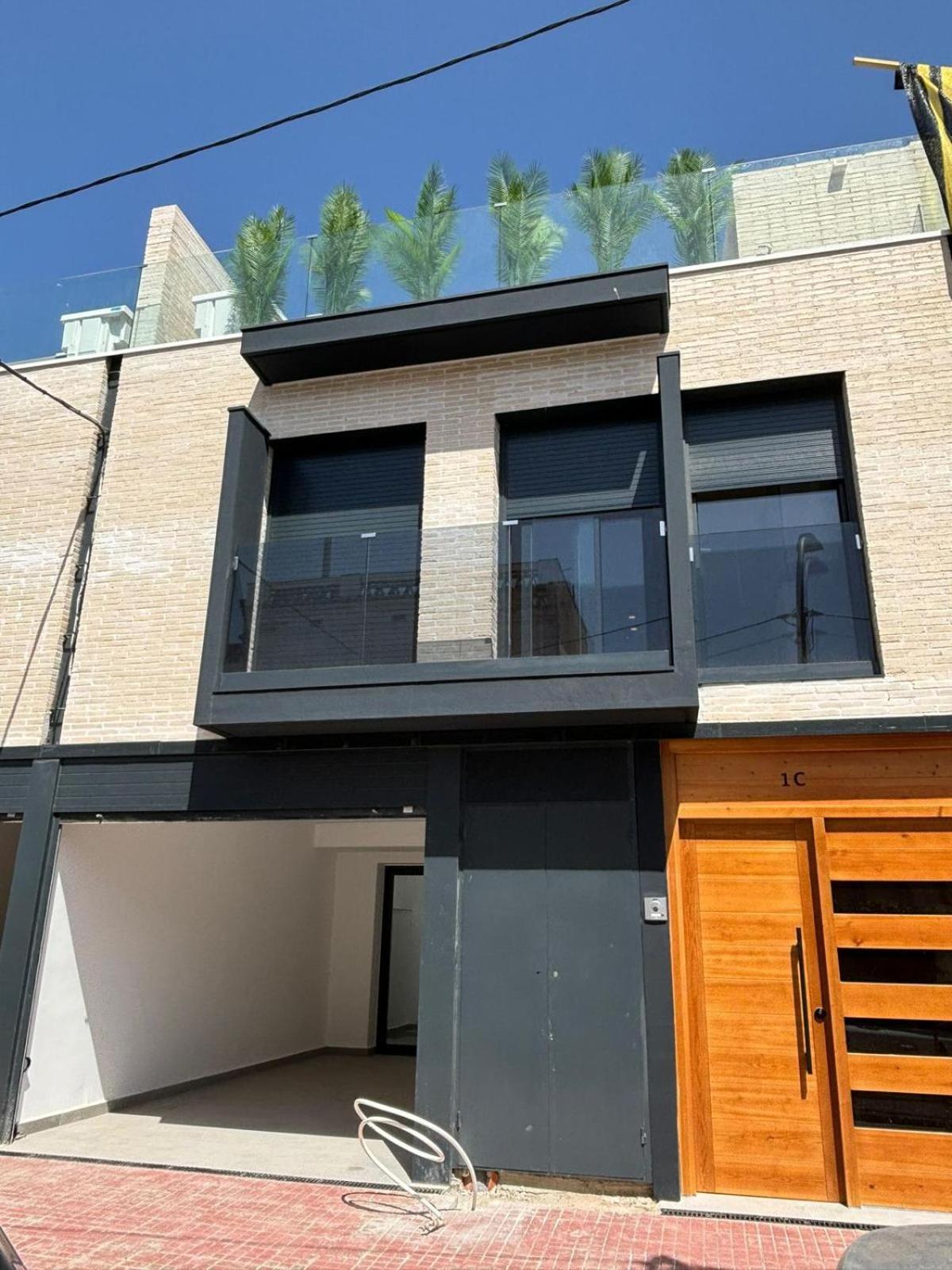 Four-Bedroom House photo 2