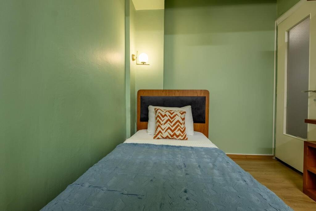 Three-Bedroom Apartment photo 3