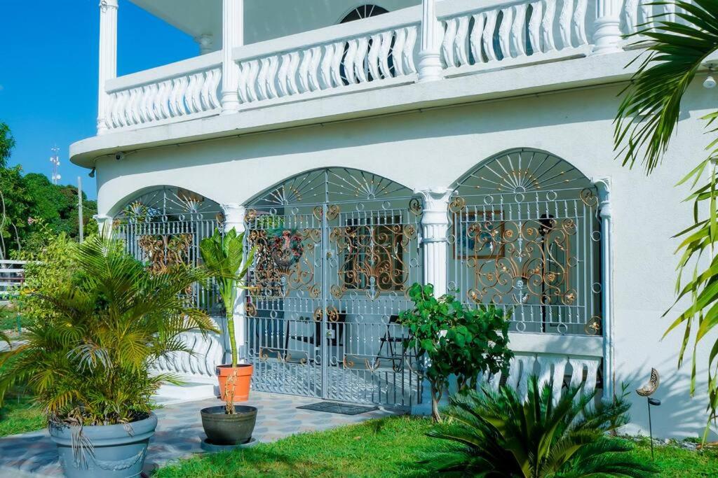 Villa photo 1