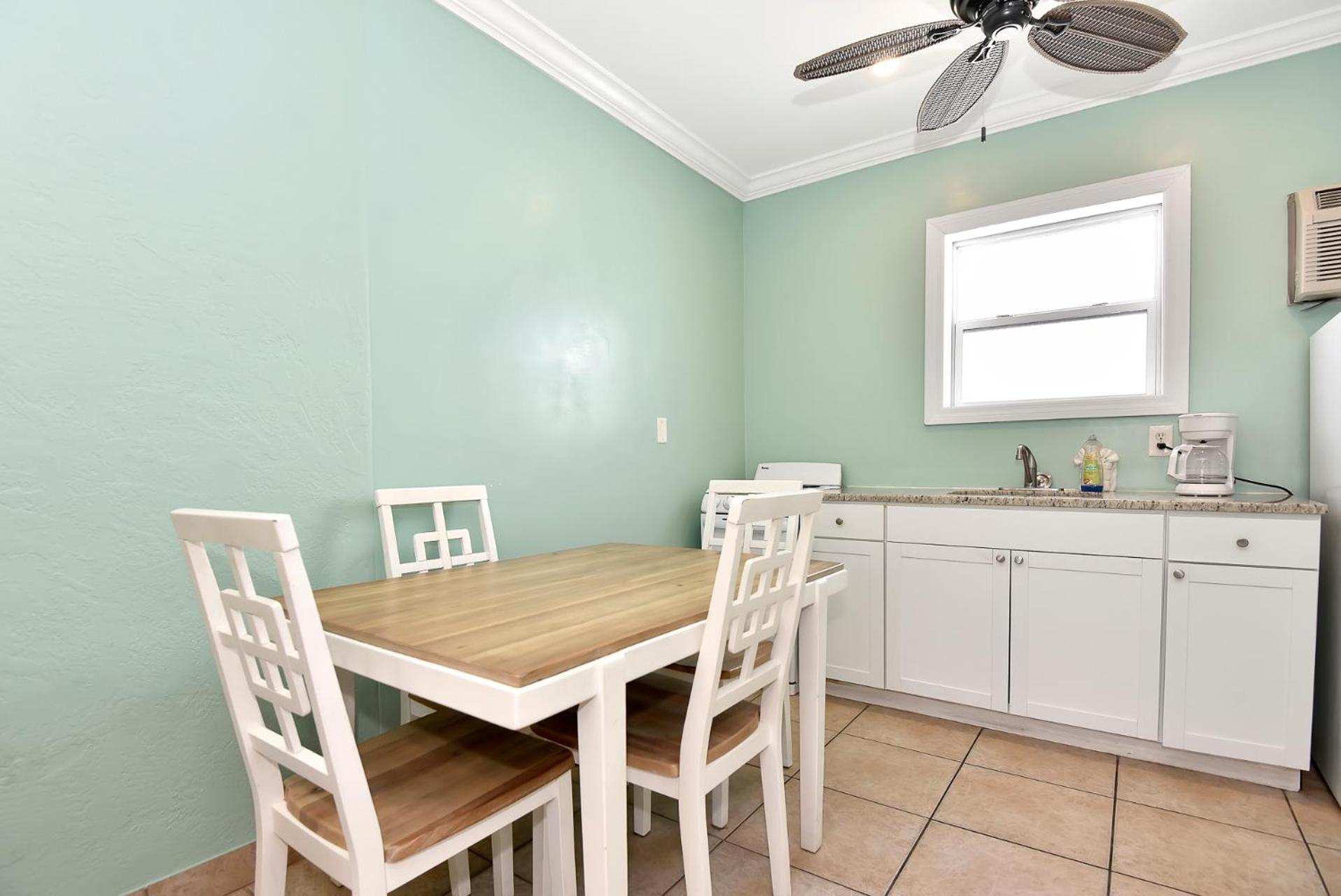 Deluxe One-Bedroom Suite with Garden View - Photo 2