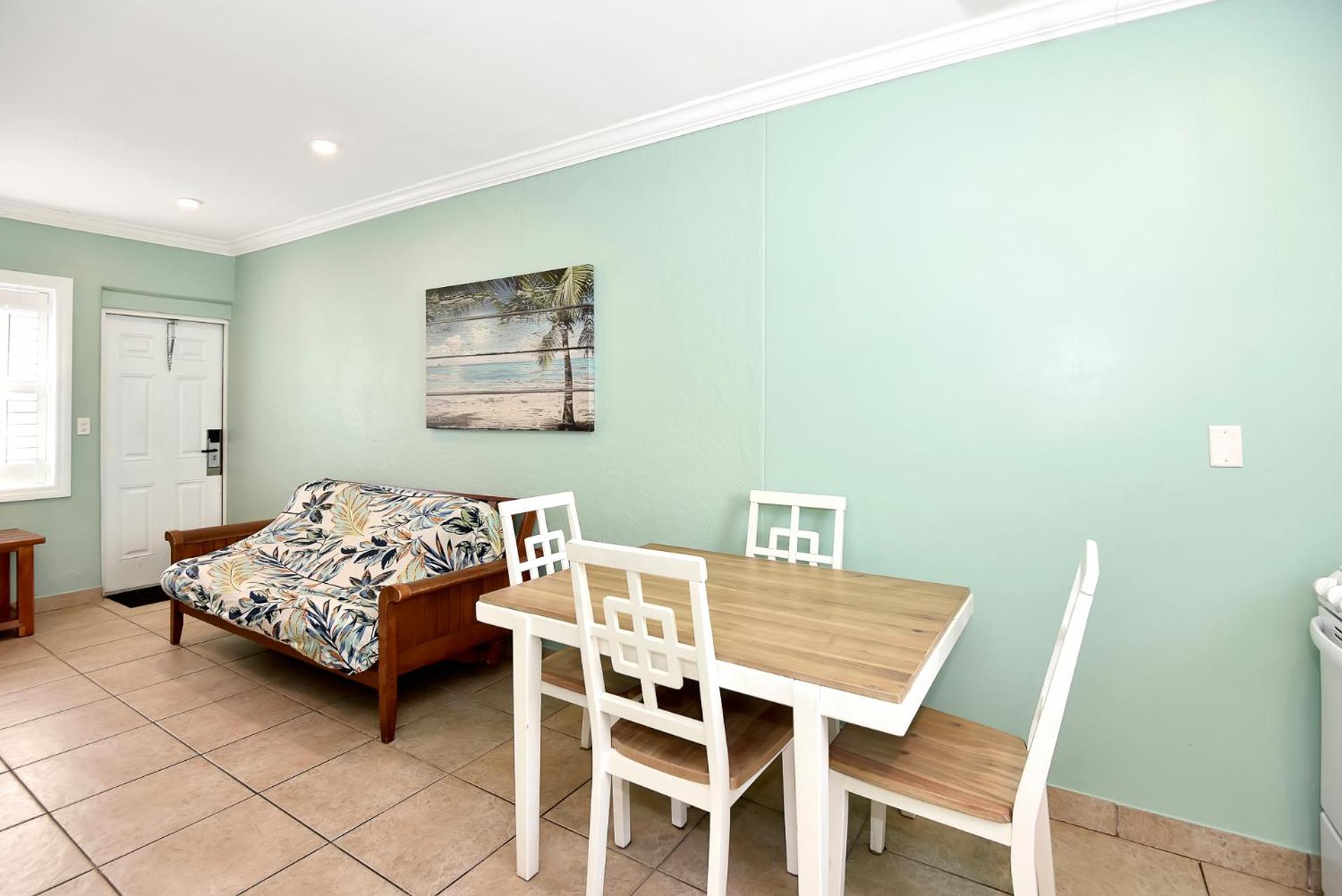 Deluxe One-Bedroom Suite with Garden View - Photo 9