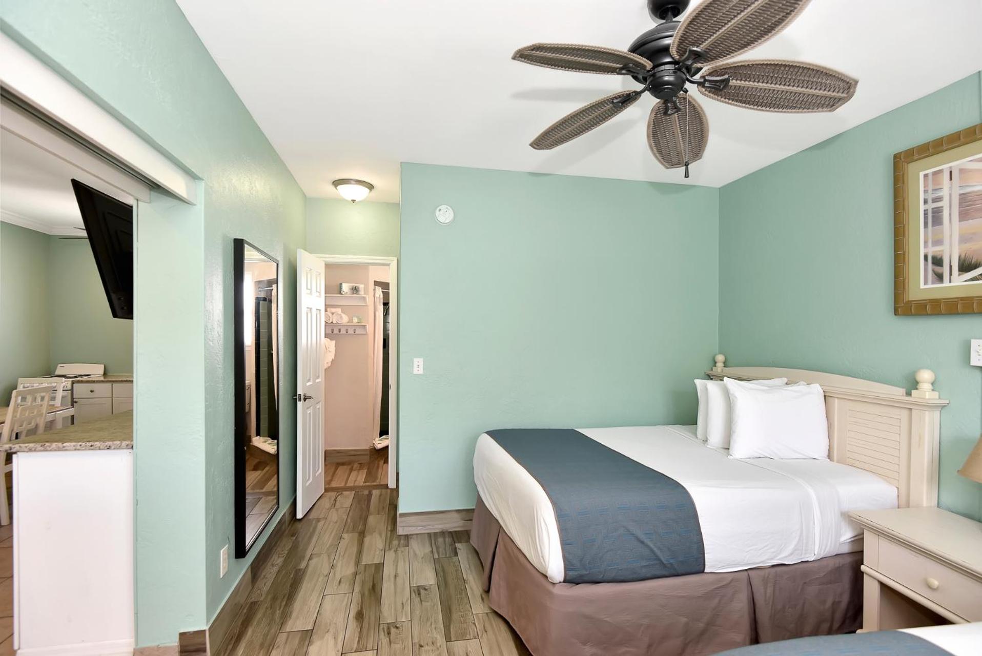 Deluxe One-Bedroom Suite with Garden View - Photo 8