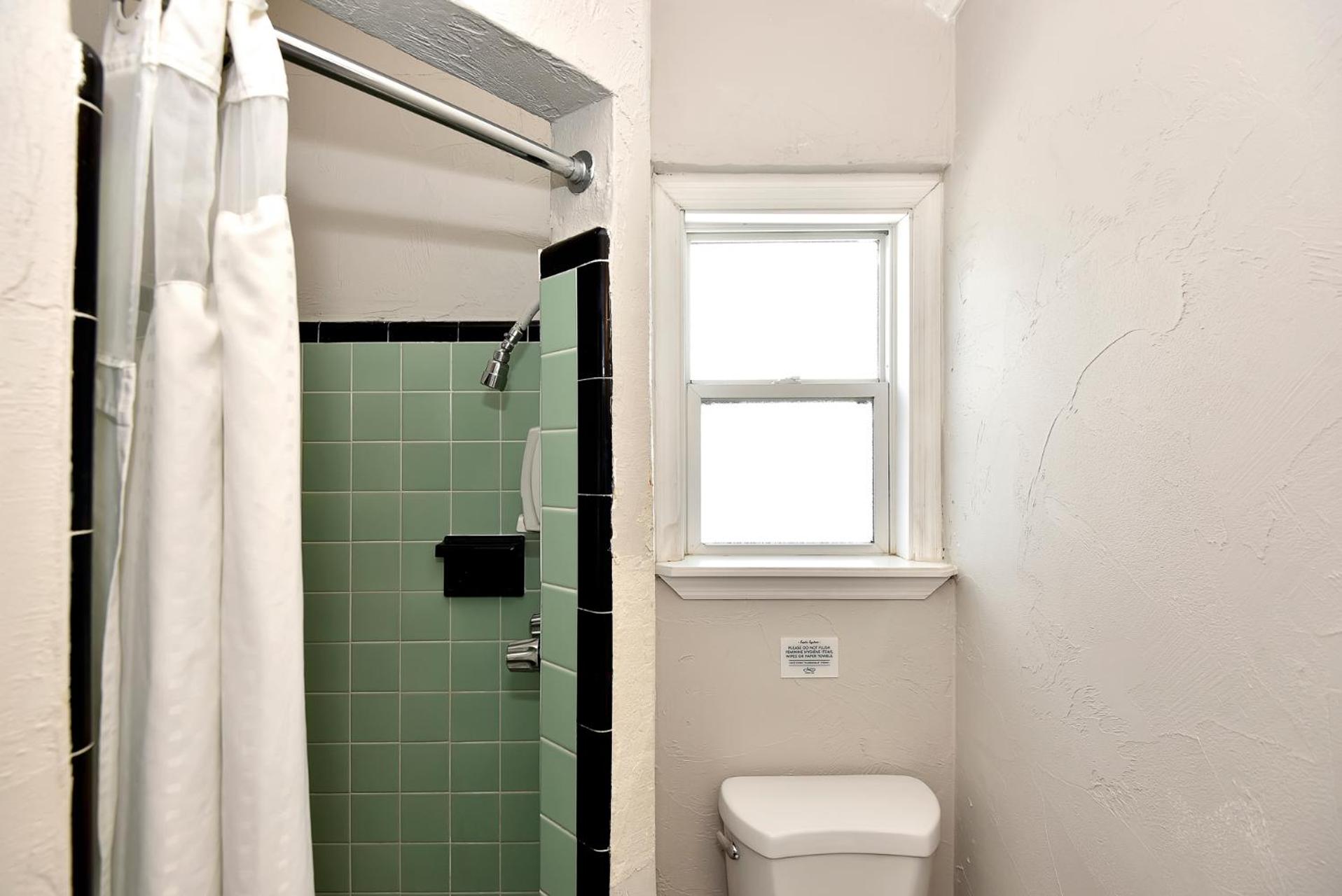 Deluxe One-Bedroom Suite with Garden View - Photo 3
