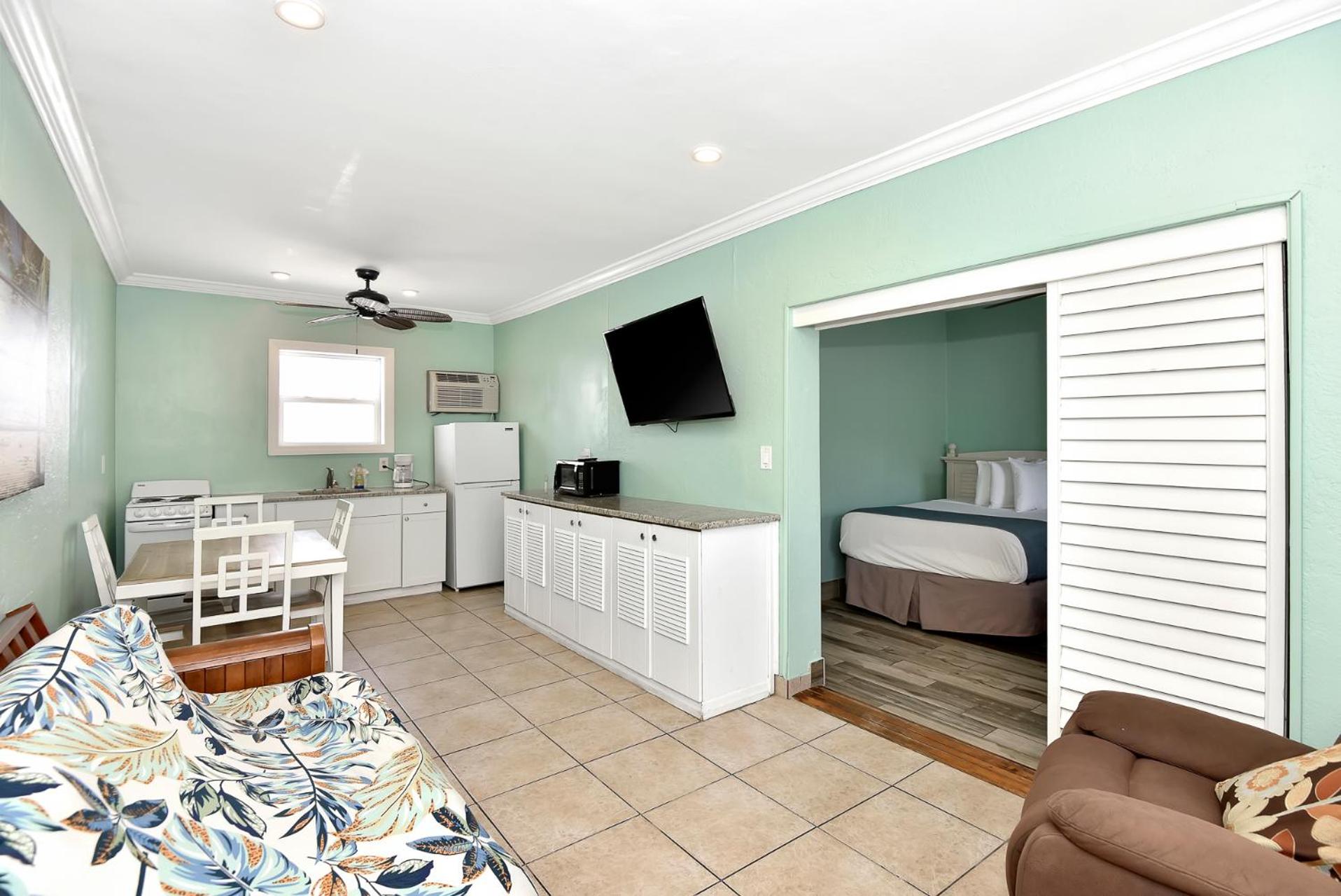 Deluxe One-Bedroom Suite with Garden View - Photo 15