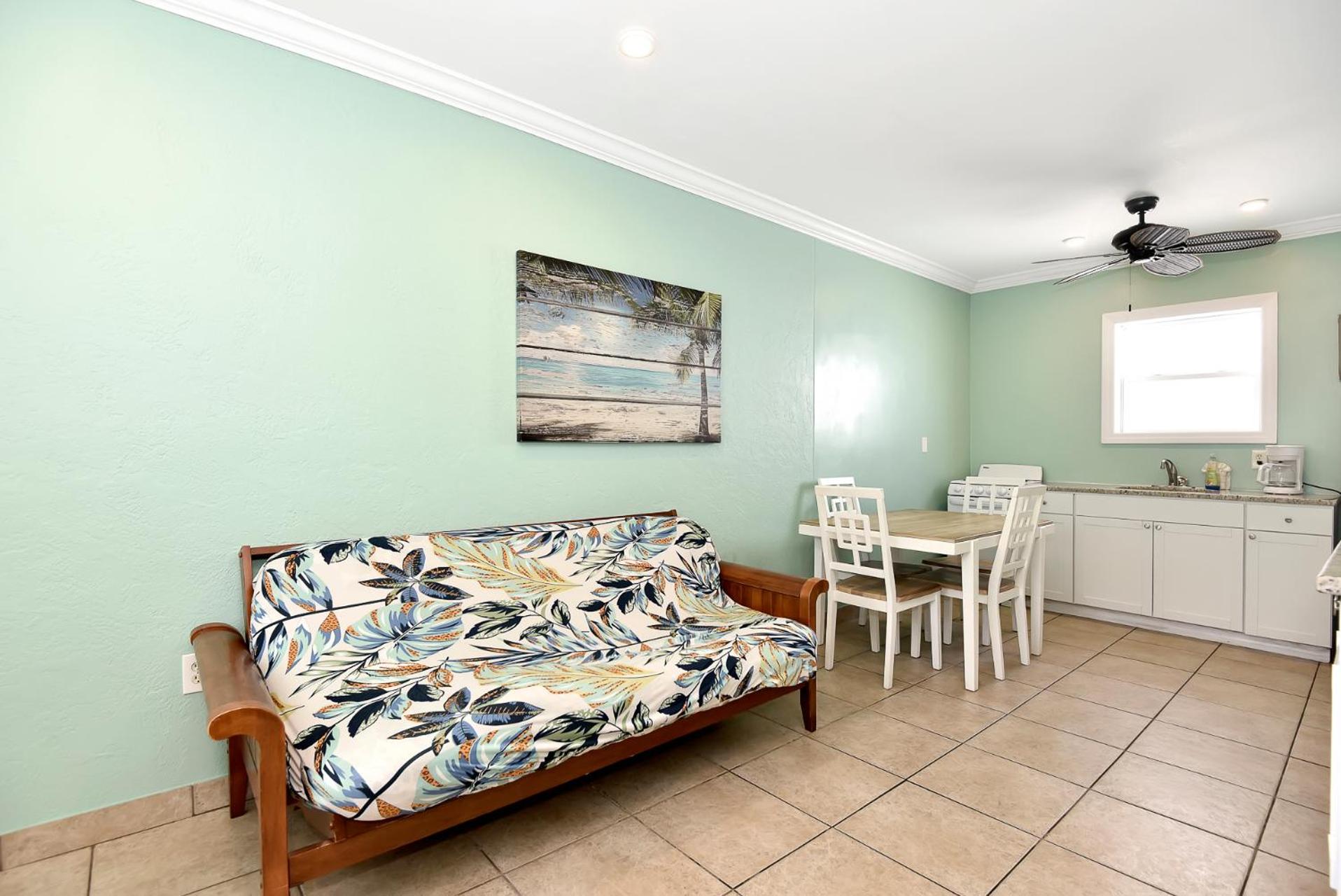 Deluxe One-Bedroom Suite with Garden View - Photo 6
