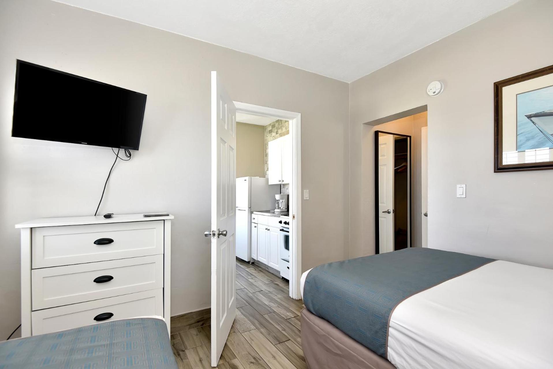 One-Bedroom Suite with Ocean View - Photo 6
