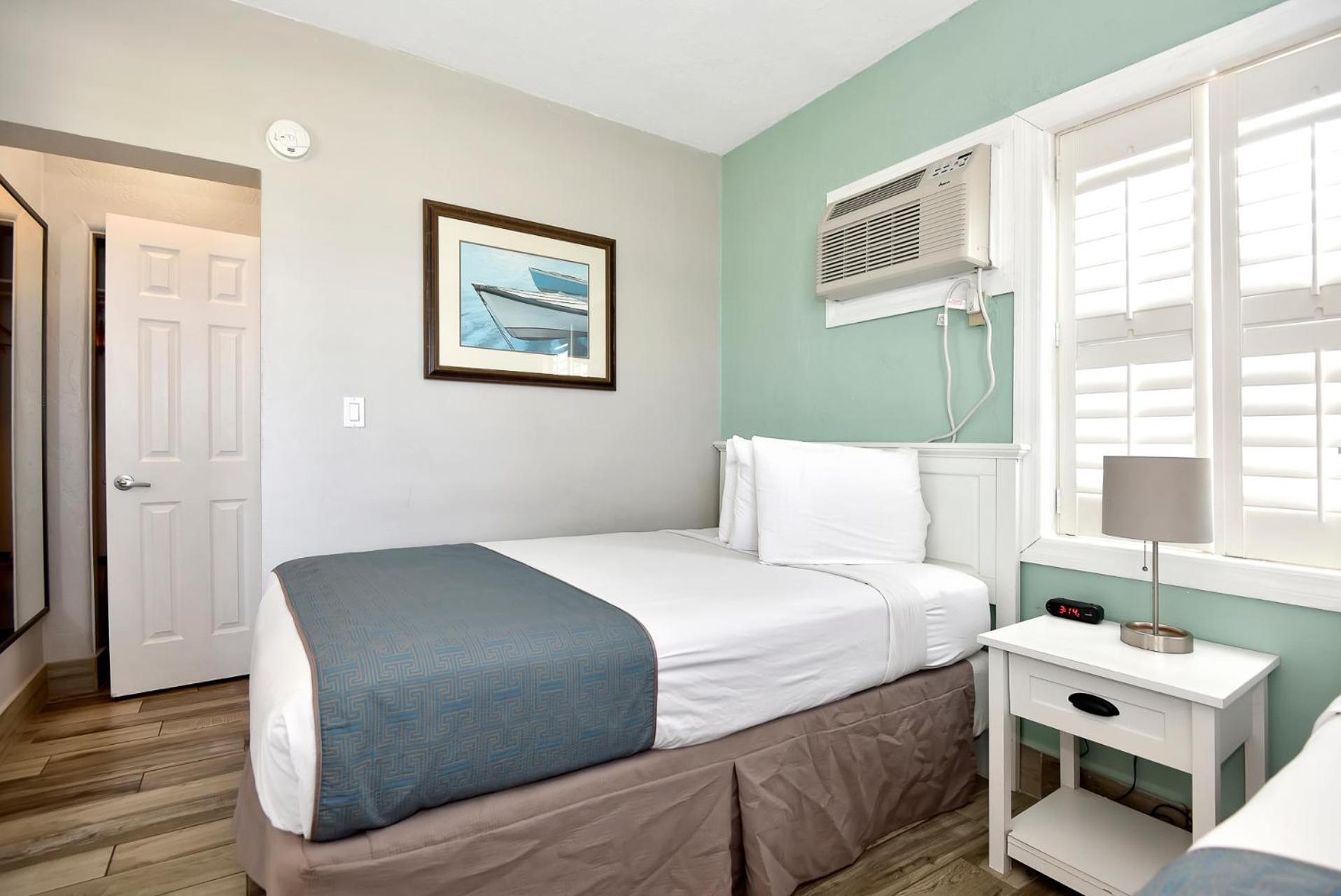 One-Bedroom Suite with Ocean View - Photo 3