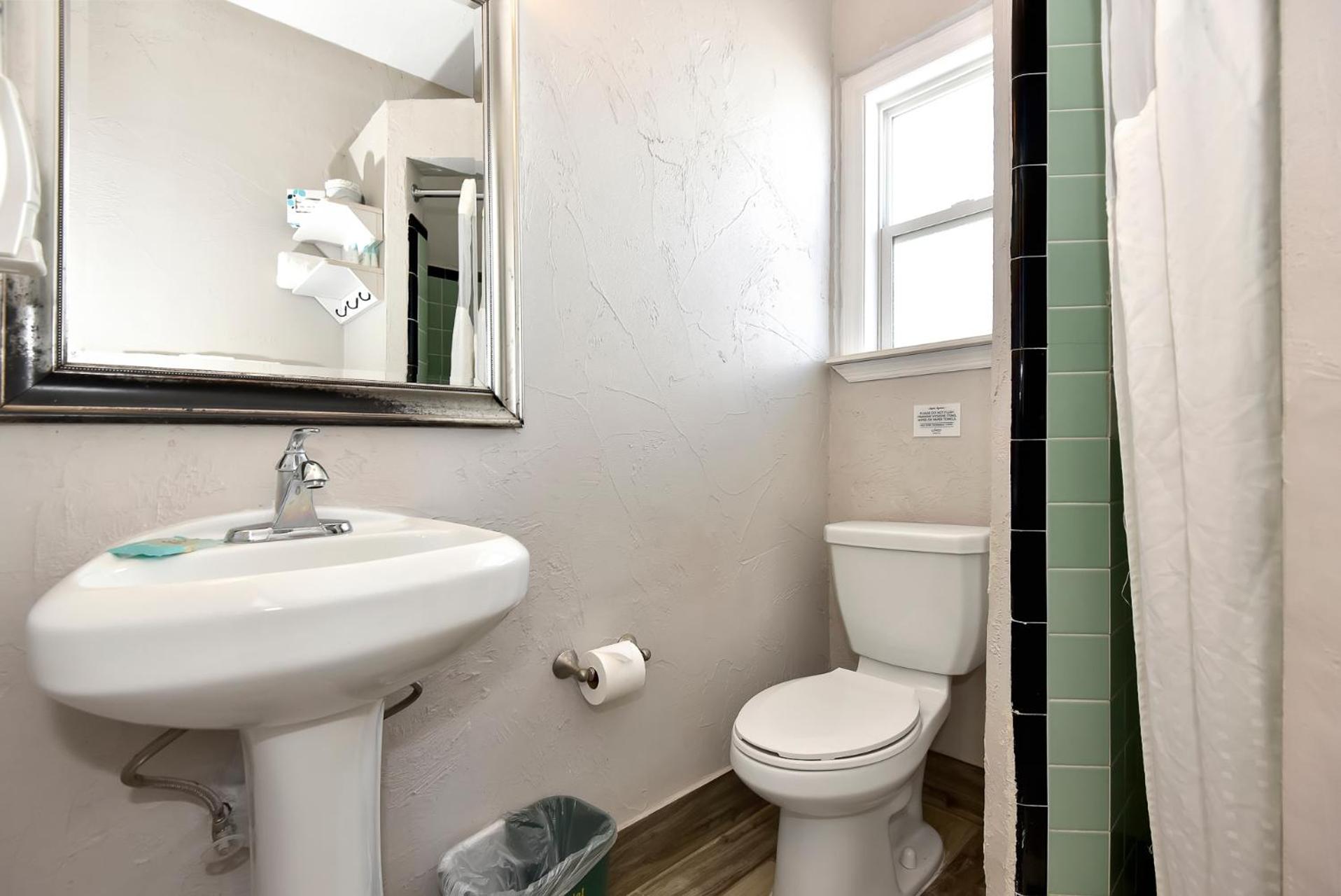 One-Bedroom Suite with Ocean View - Photo 8