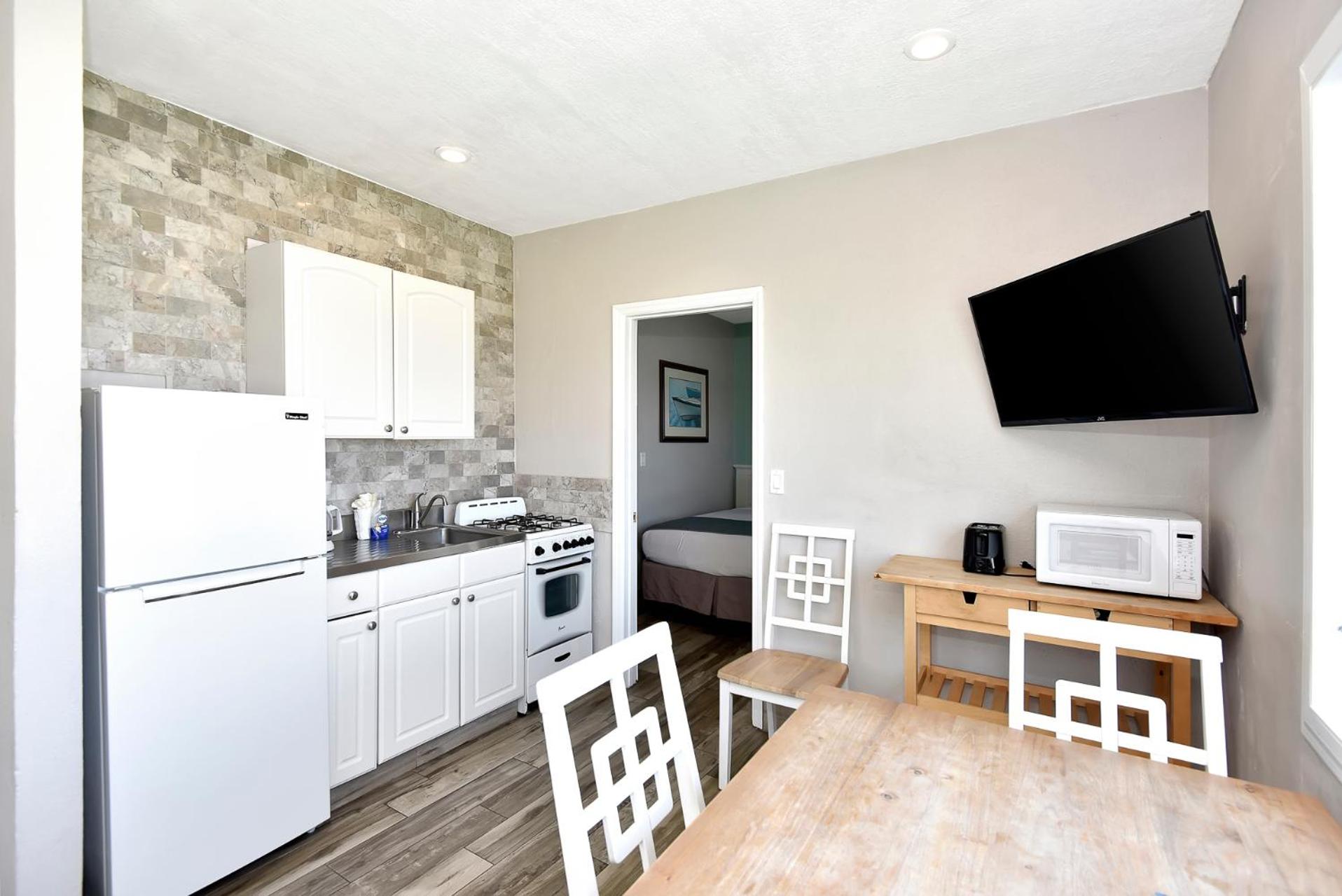 One-Bedroom Suite with Ocean View - Photo 2