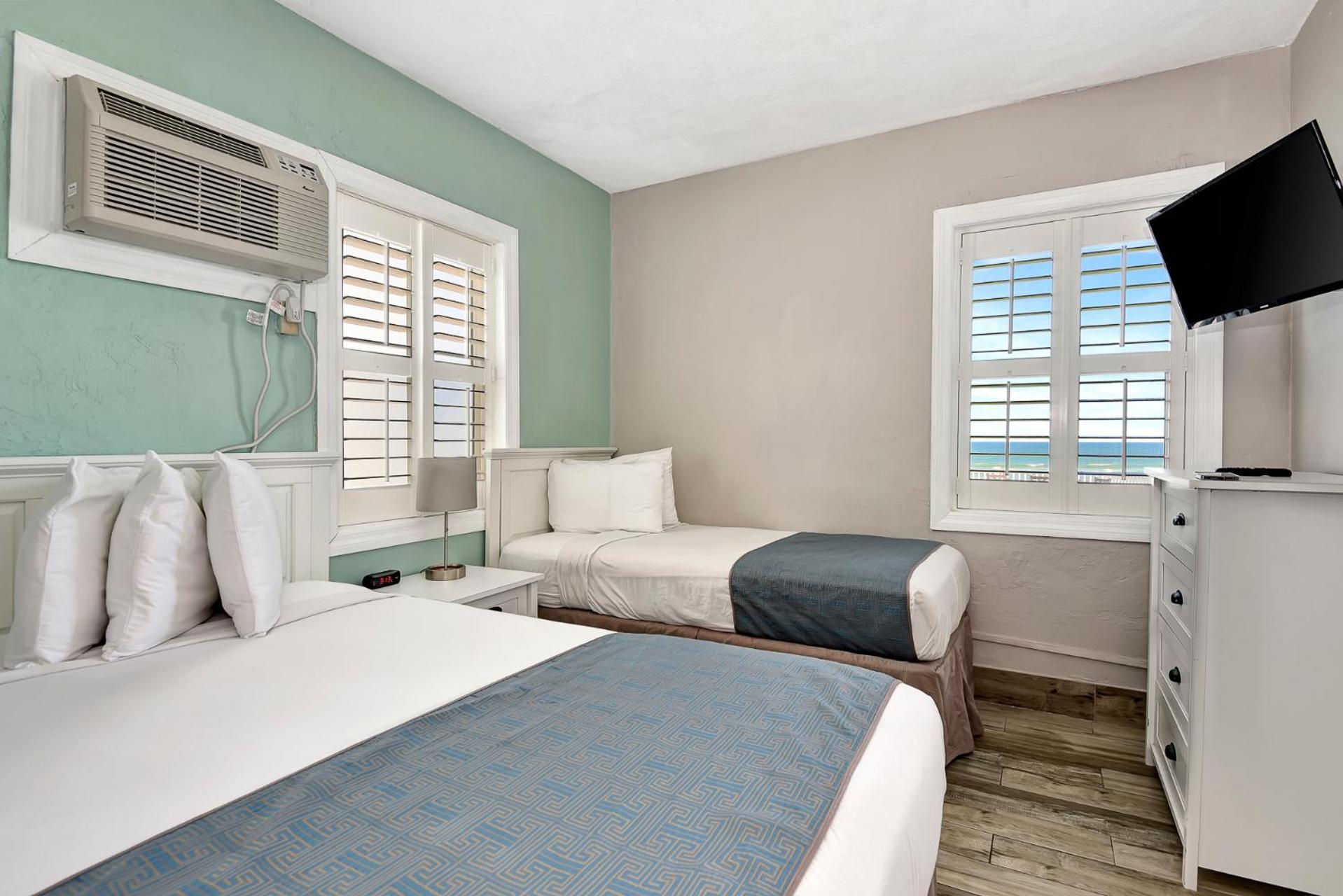 One-Bedroom Suite with Ocean View - Photo 7