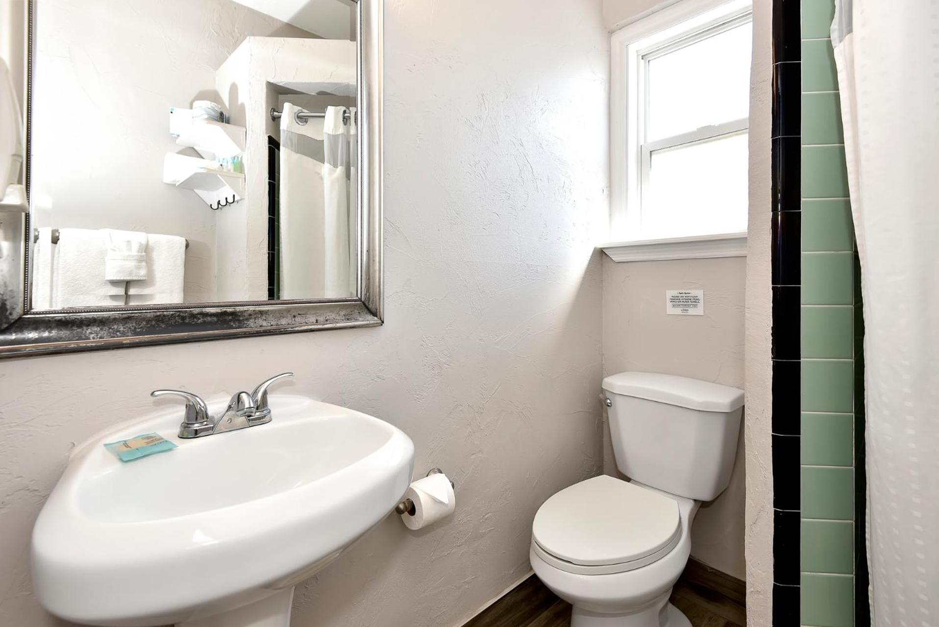 Two-Bedroom Suite with Garden View - Photo 2