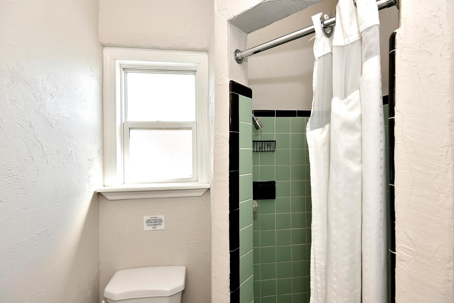 Two-Bedroom Suite with Garden View - Photo 14