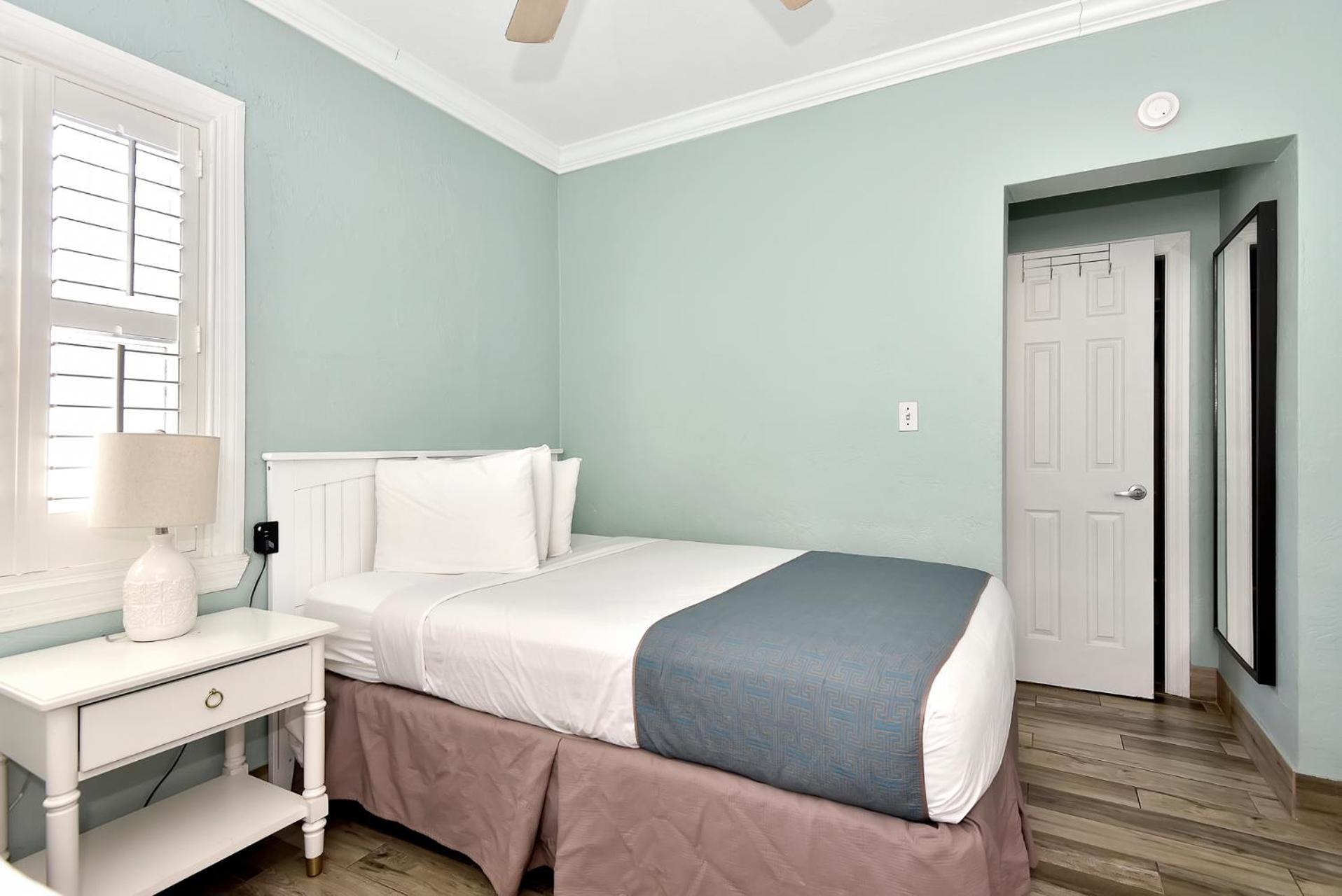 Two-Bedroom Suite with Garden View - Photo 16