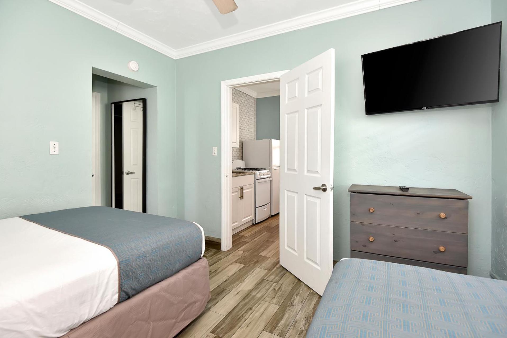 Two-Bedroom Suite with Garden View - Photo 15