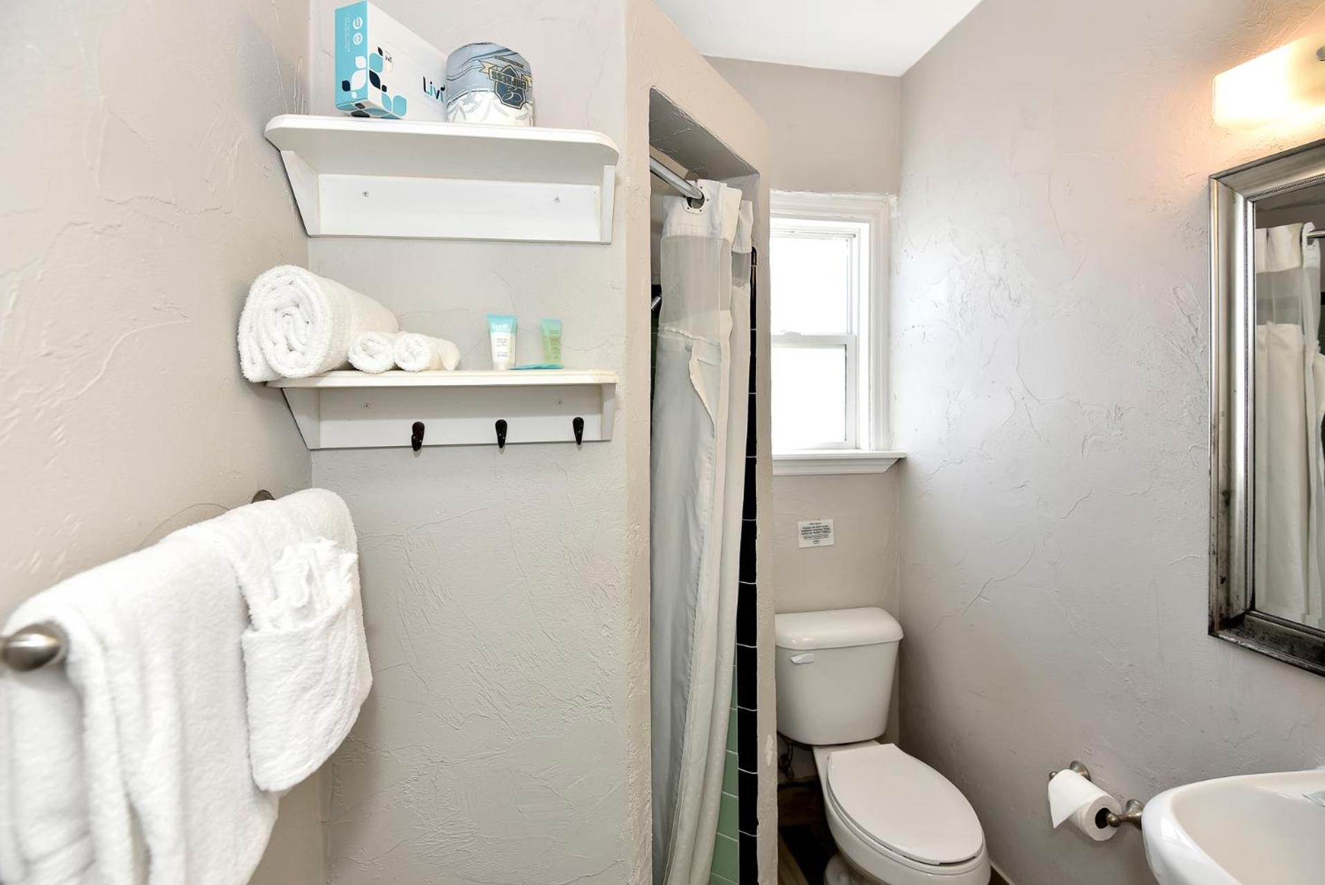 Two-Bedroom Suite with Garden View - Photo 10