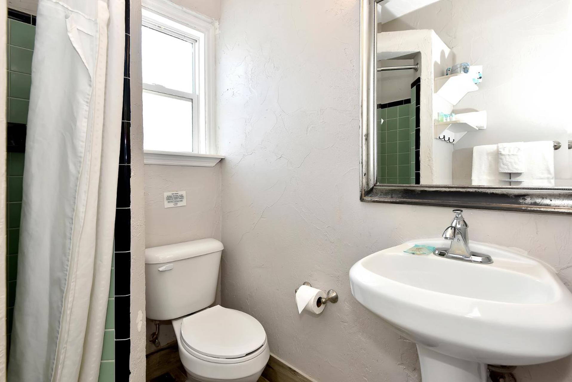 Two-Bedroom Suite with Garden View - Photo 12
