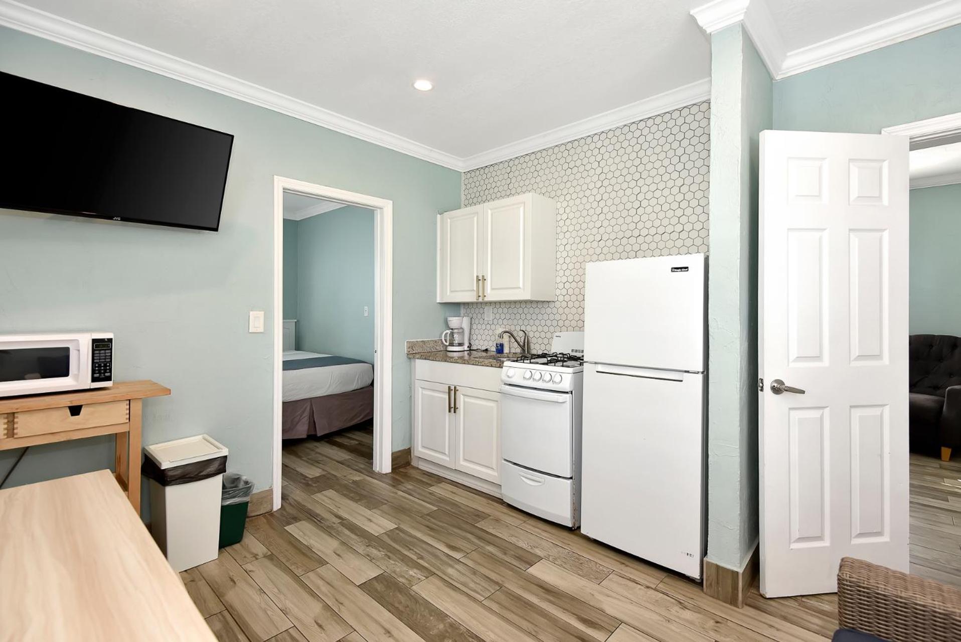 Two-Bedroom Suite with Garden View - Photo 9