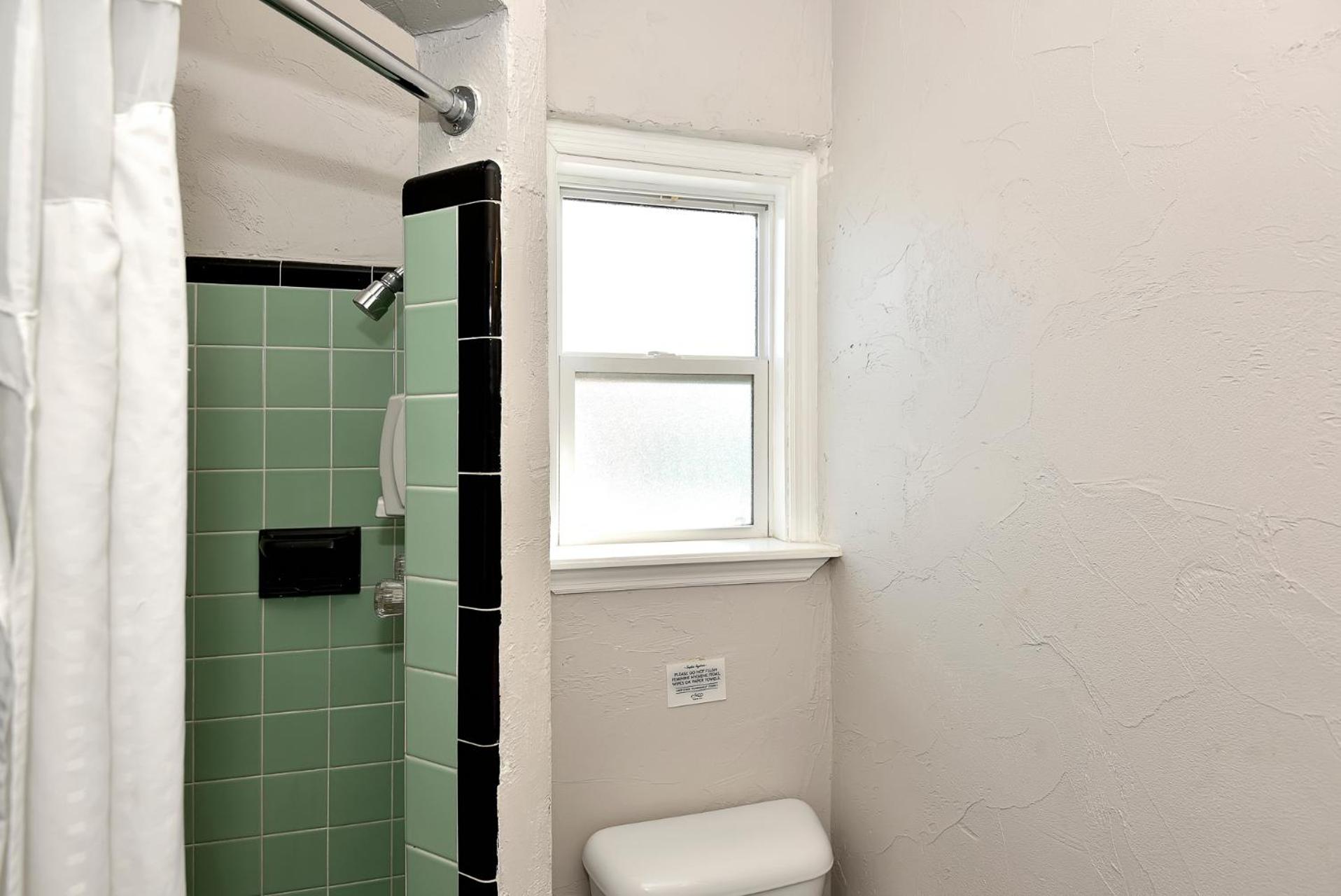 Two-Bedroom Suite with Garden View - Photo 8