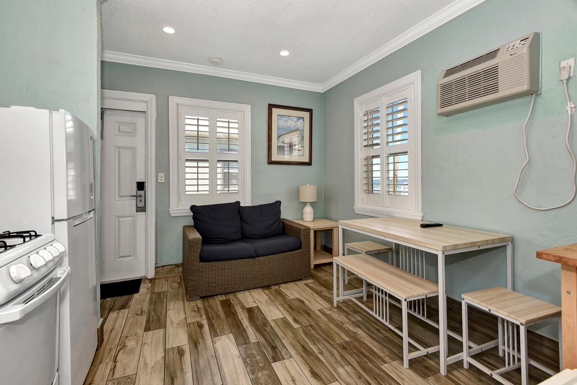 Two-Bedroom Suite with Garden View - Photo 6
