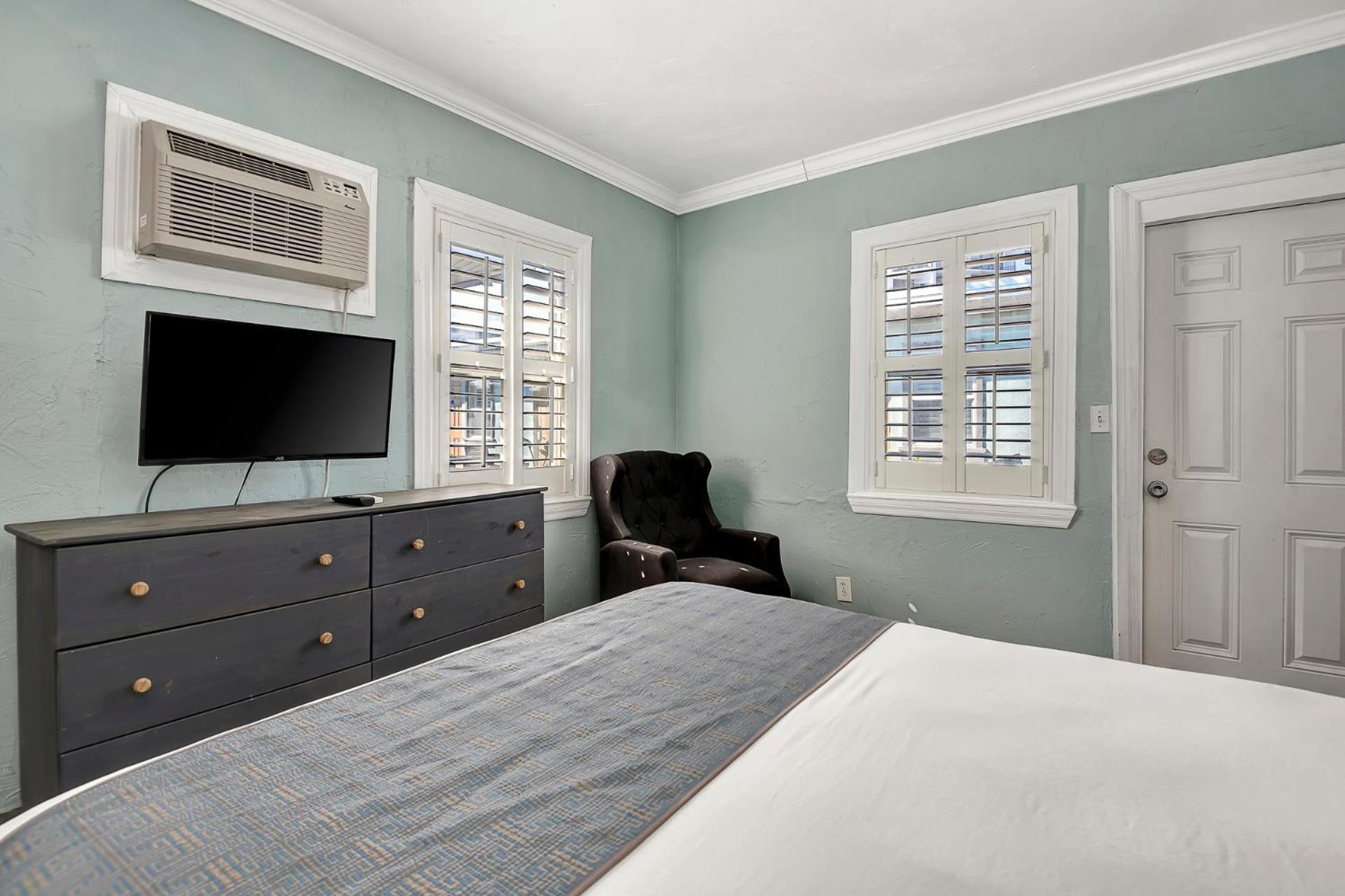 Two-Bedroom Suite with Garden View - Photo 5
