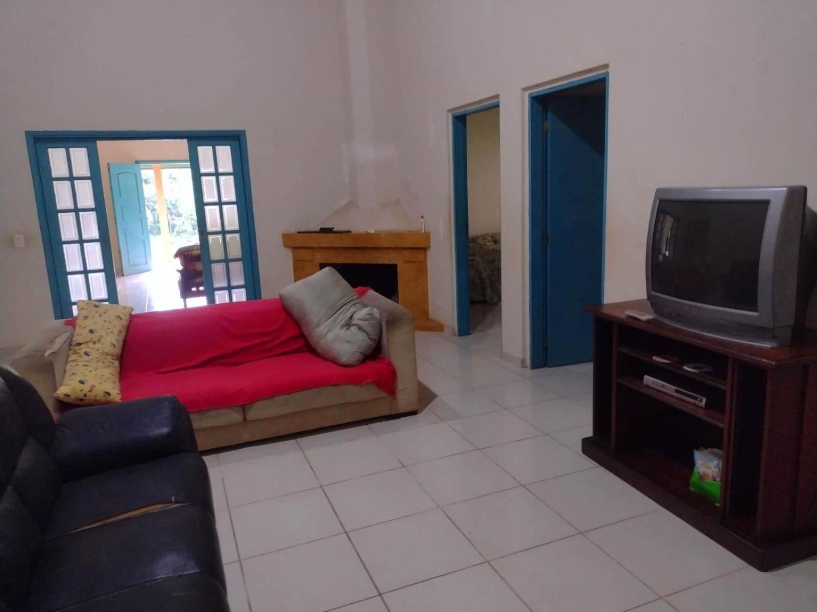 Five-Bedroom House photo 1