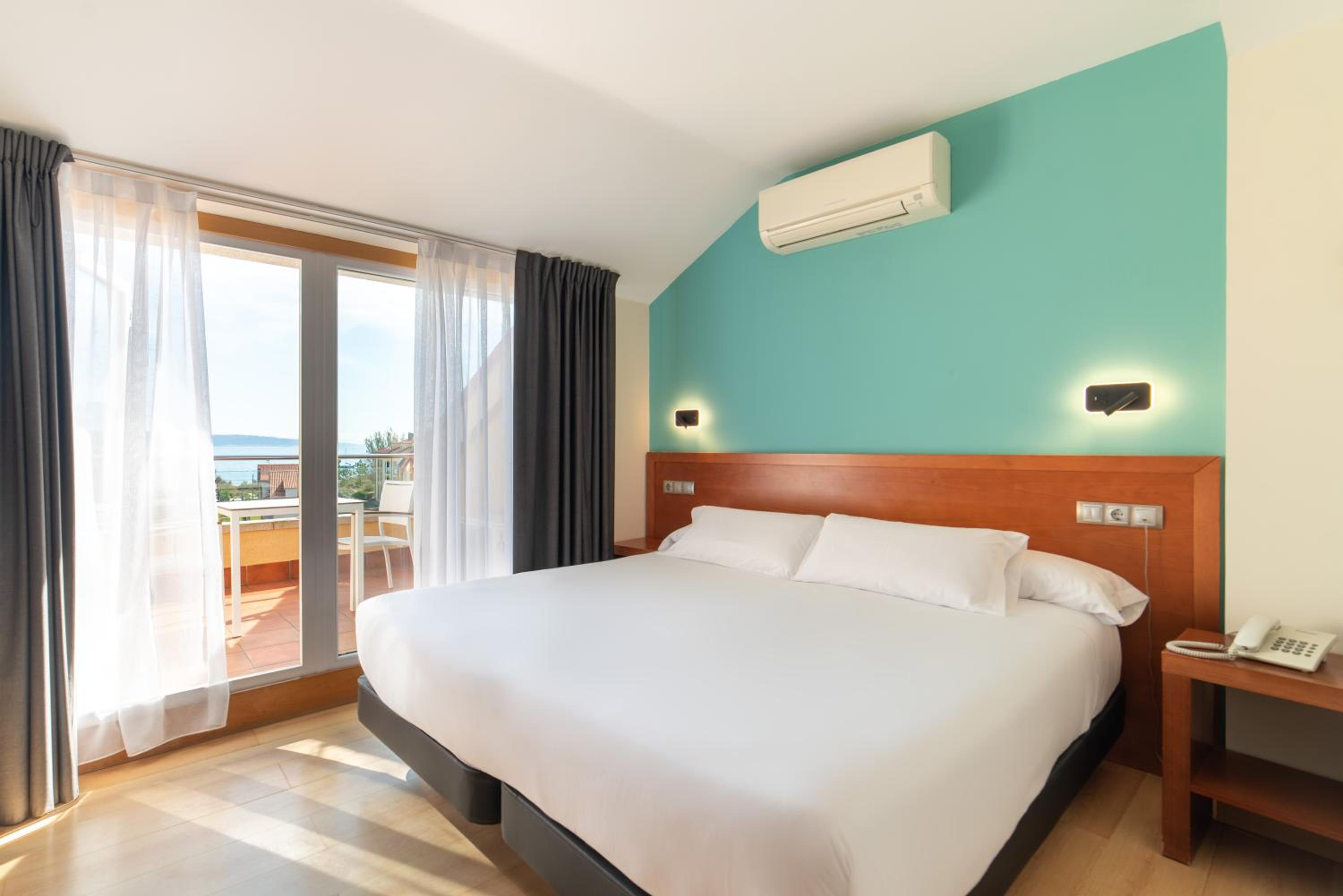 Deluxe Double Room with Terrace and Sea View