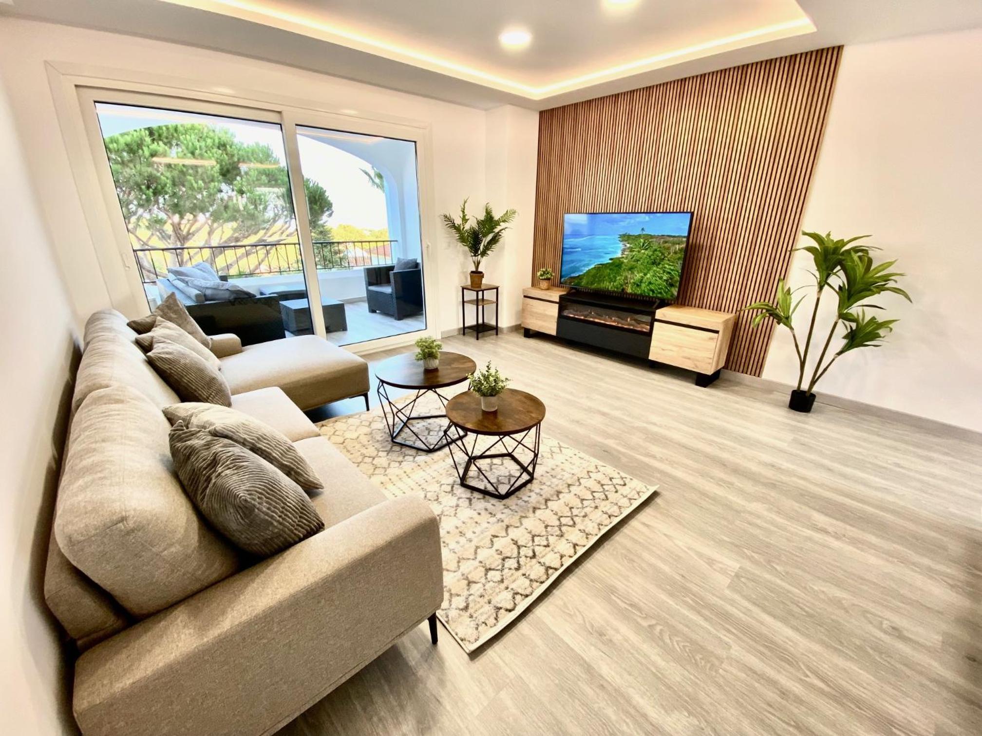 Three-Bedroom Apartment With Sea View photo 2