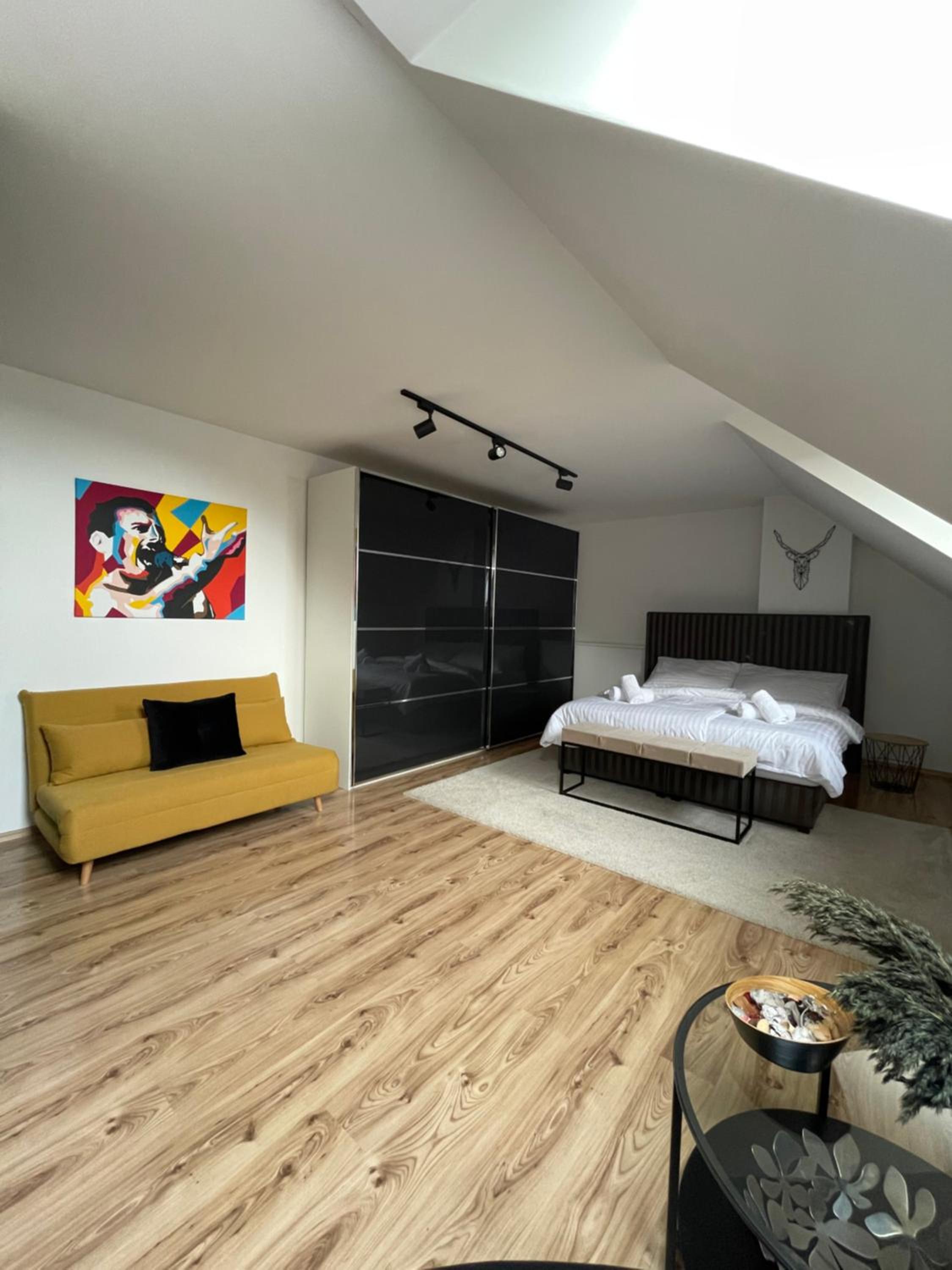 One-Bedroom Apartment photo 1