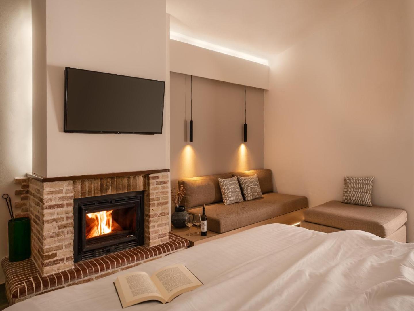 Superior King Room - Photo 8